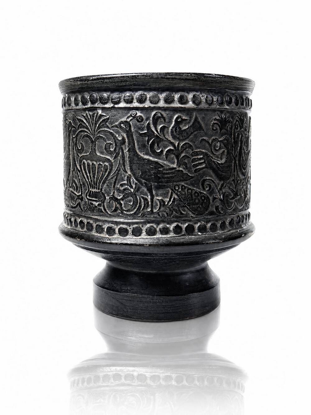 Small Greek pot in black terracotta with animal decoration, craftsmanship from 1960-80.