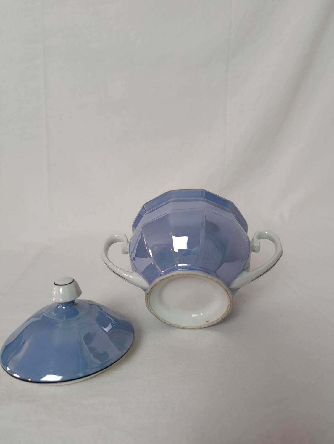 Blue sugar bowl, 1920s, lustrous porcelain.