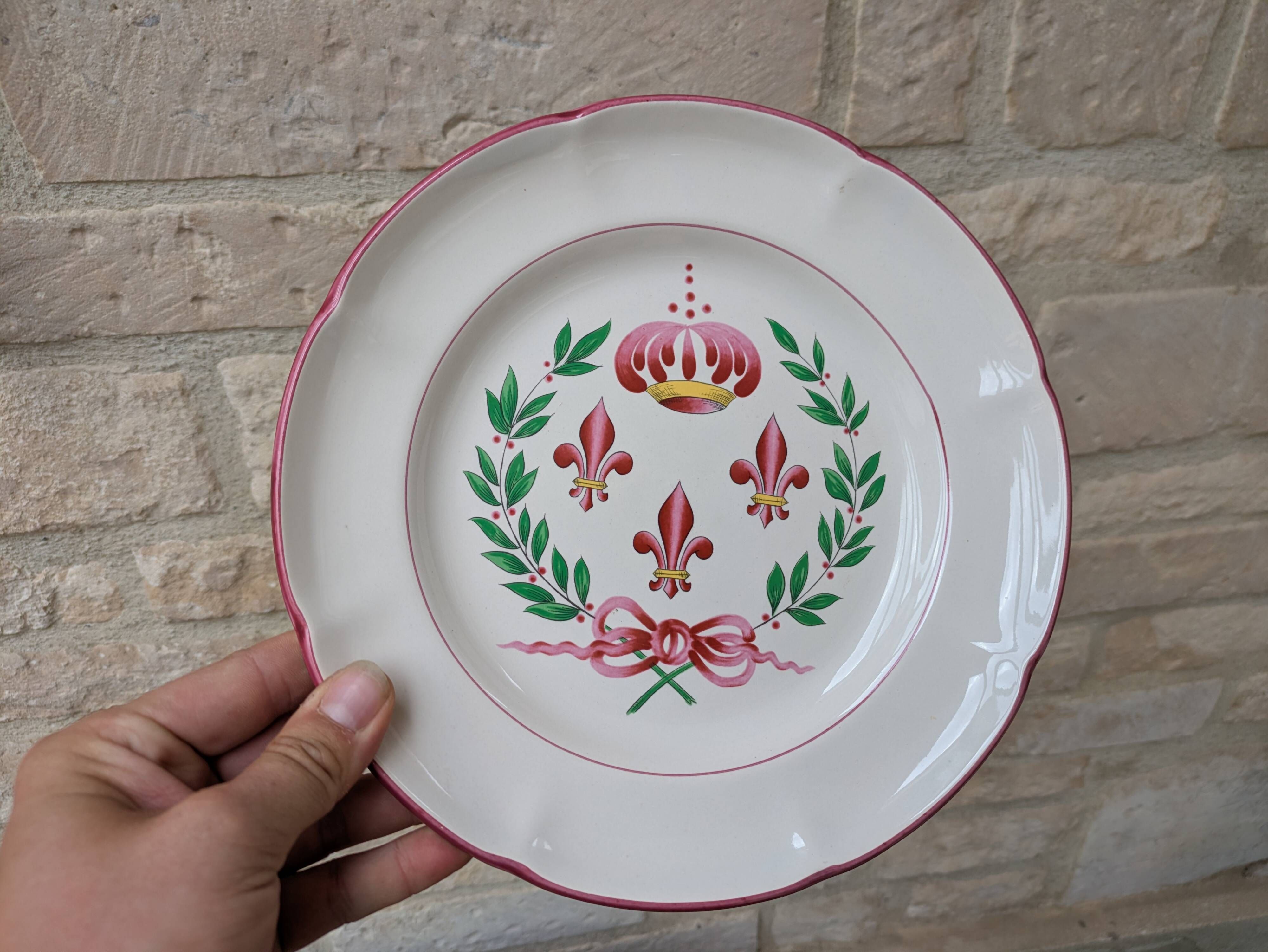 Ancienne assiette avec blasons et armoiries Saint Clément France