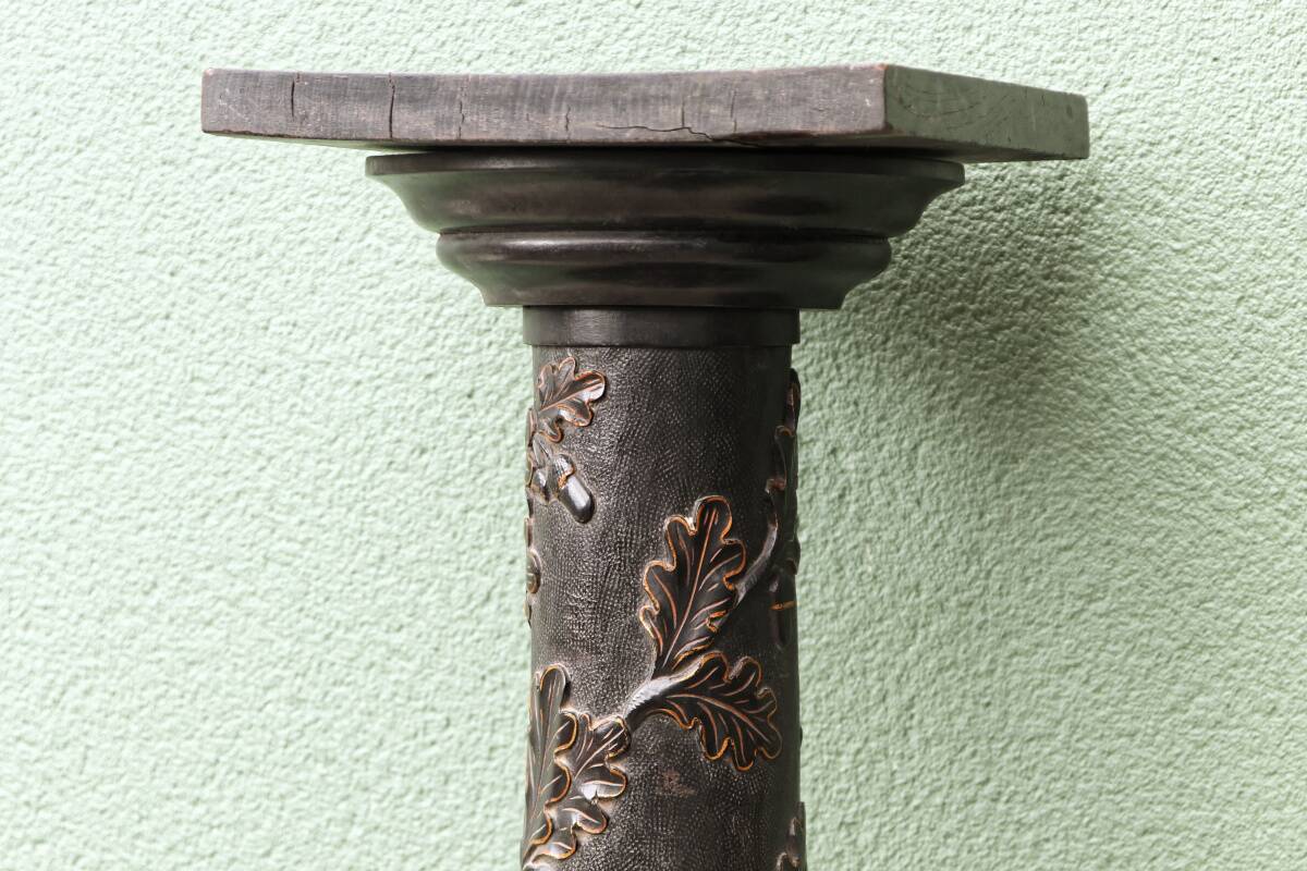 Napoleon 3 carved wooden column oak leaves