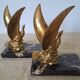 Pair of golden bird bookends on veined marble – Mid-Century vintage