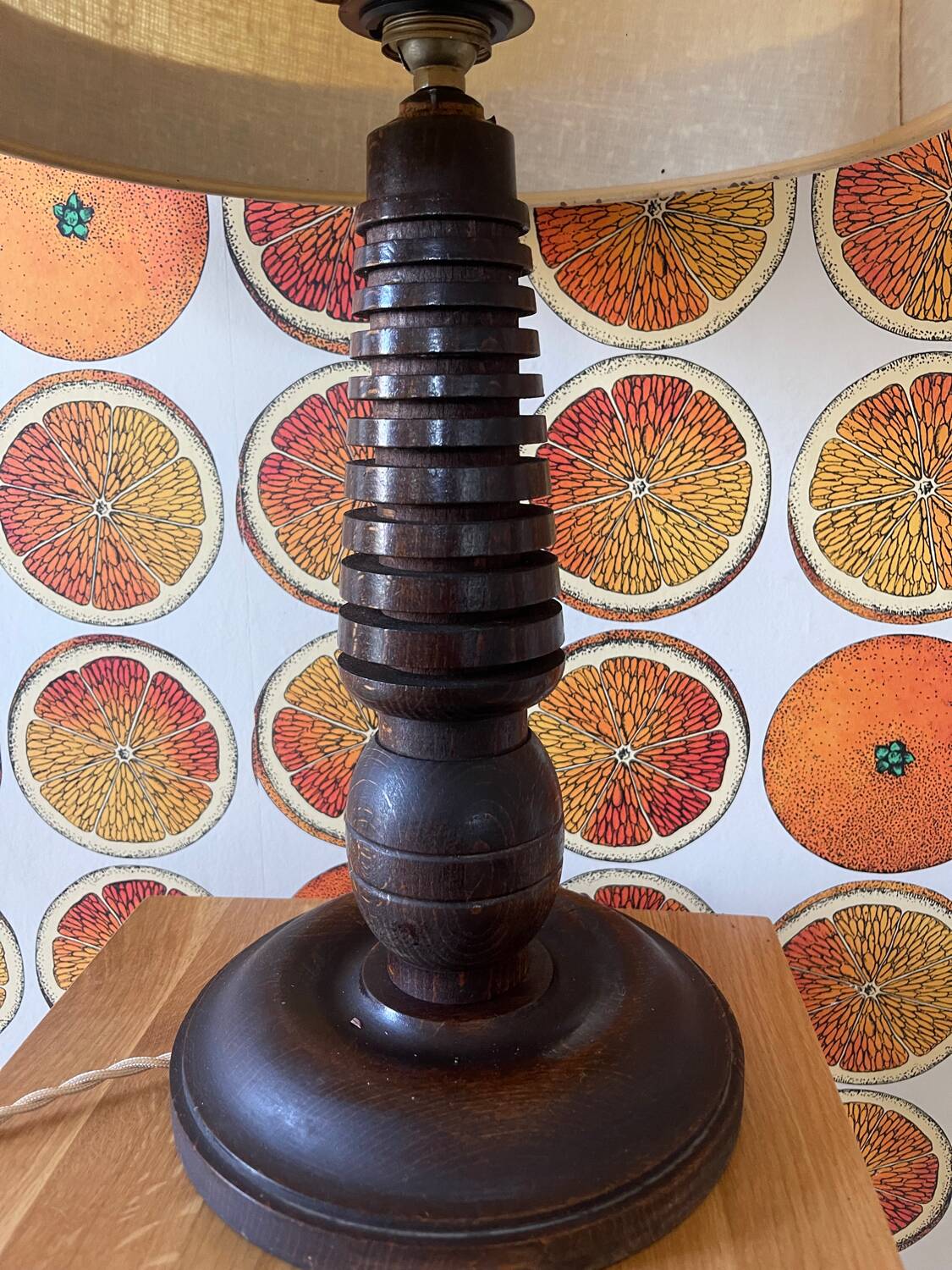 Turned wooden lamp bintahe