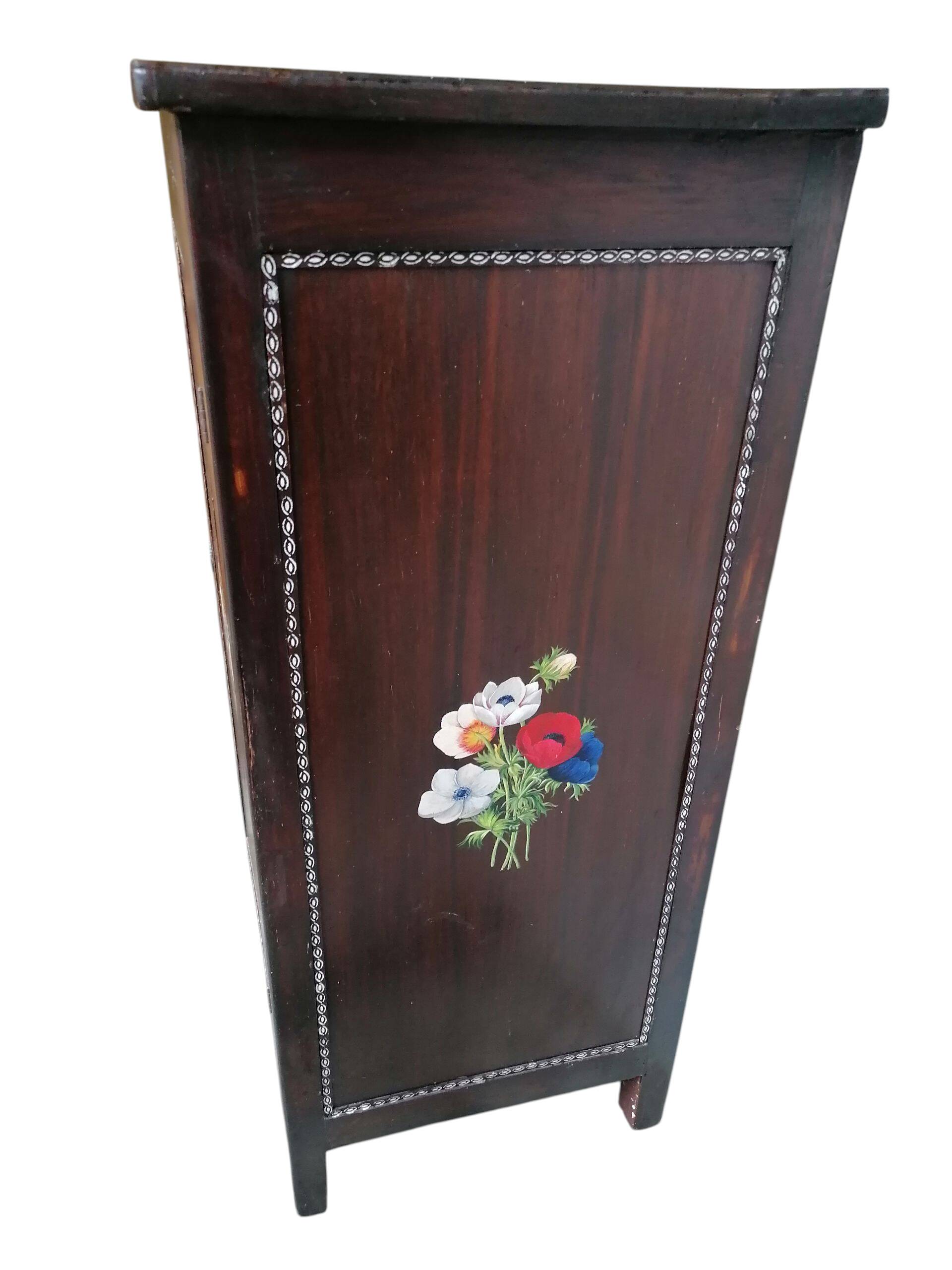 Credenza con decorazioni dipinte a mano, anni '50