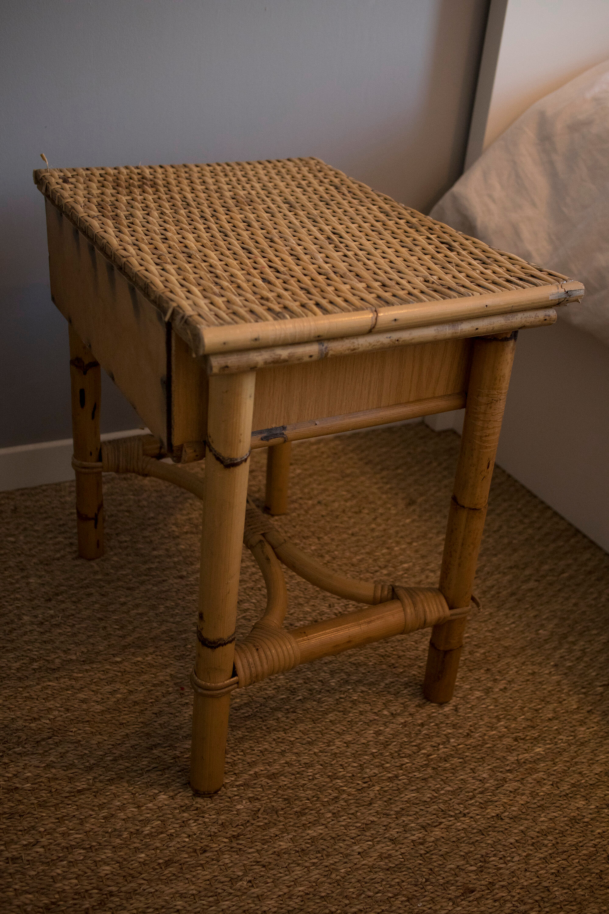 Table de nuit ou d'appoint en rotin
