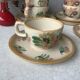Tasses HB Henriot Quimper en grès, décor floral peint à main