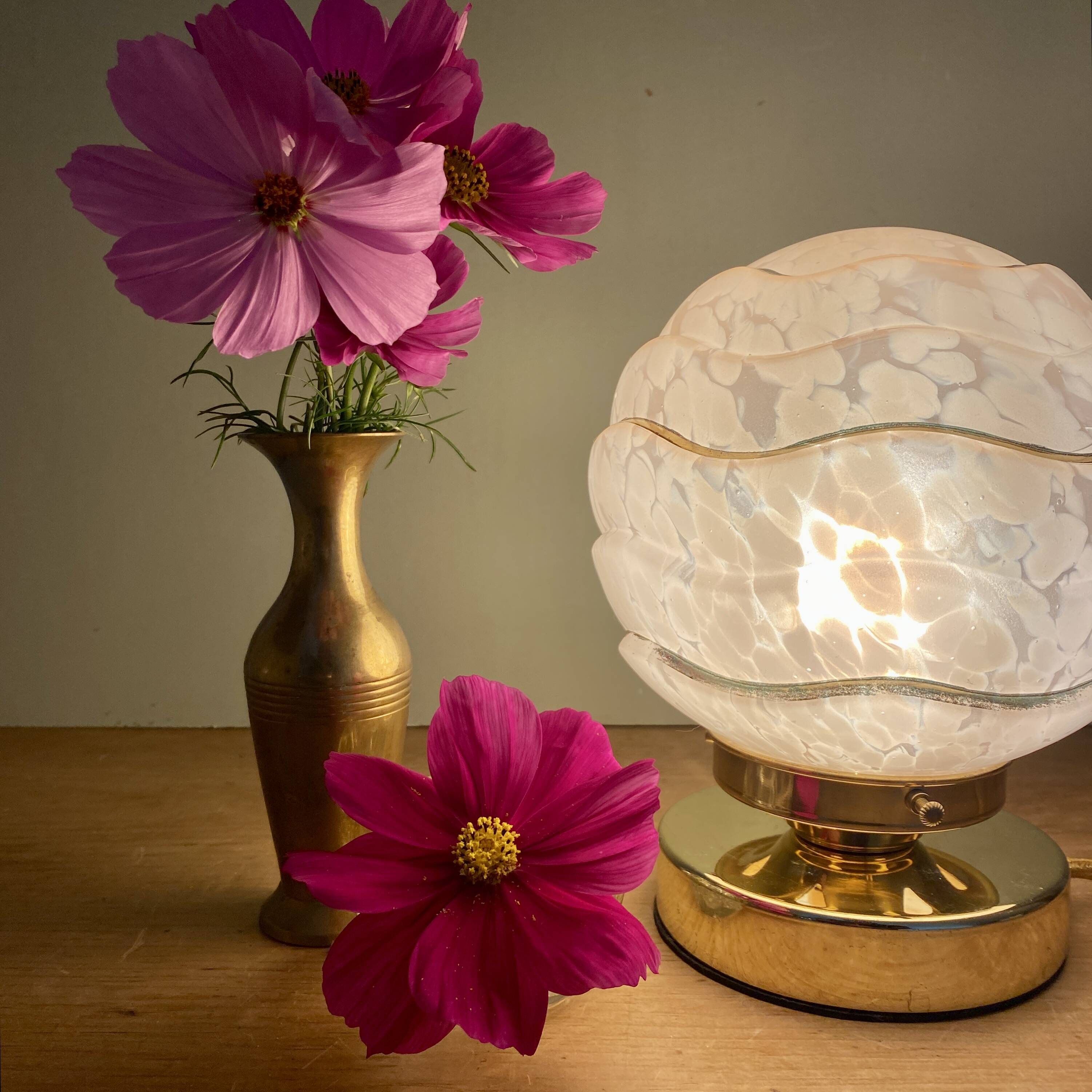 Vintage art deco globe table lamp in pink and gold Clichy glass