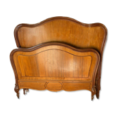 Lit de style Louis XV en acajou massif XX siècle