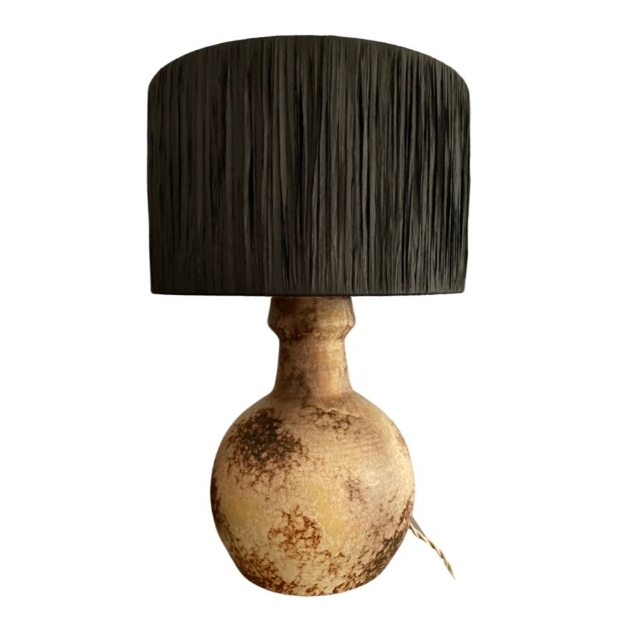 Lampe en grès et raphia