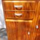 buffet Mado, portes asymétriques