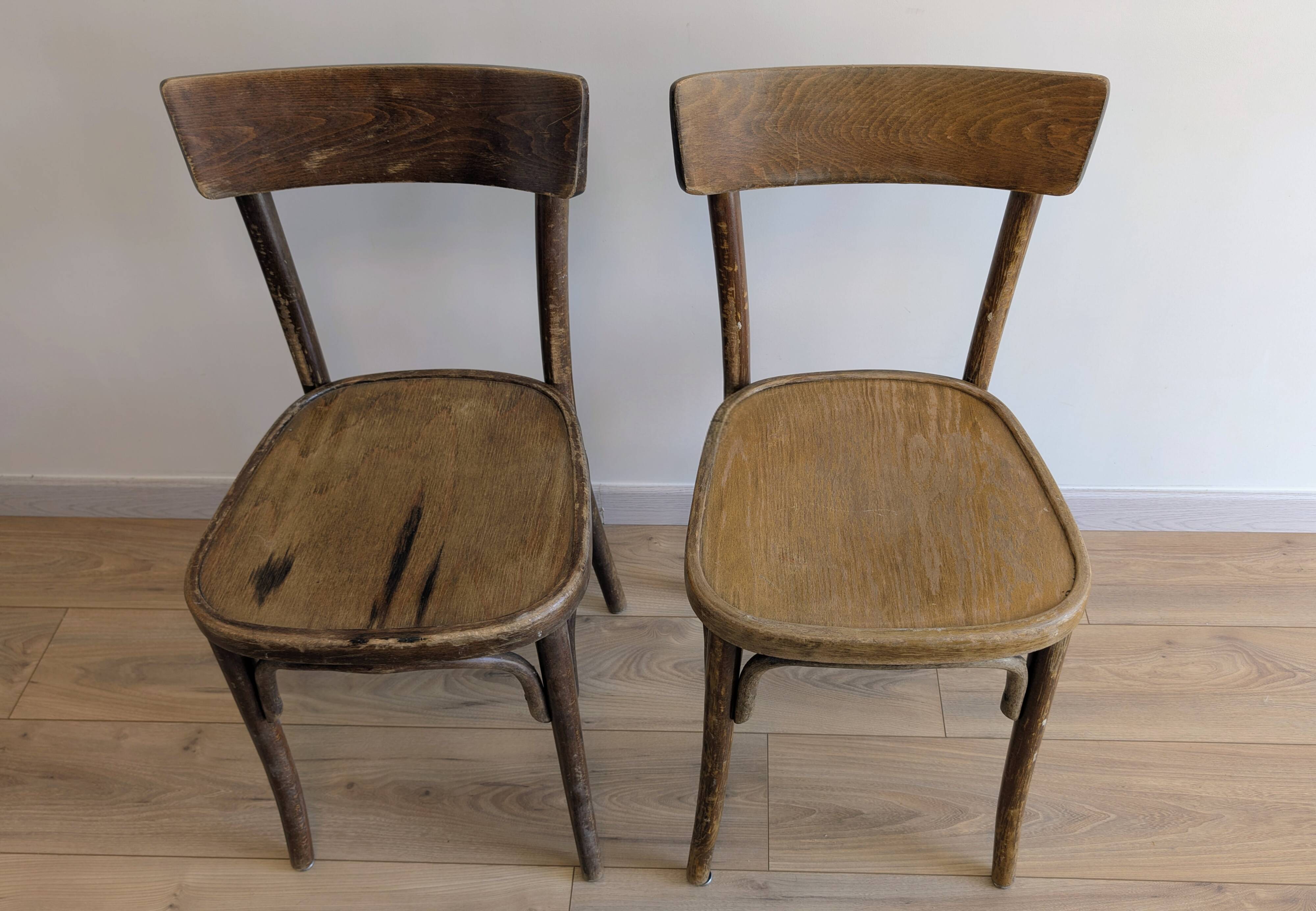 Paire de chaises bistrot anciennes en bois courbé esprit Thonet