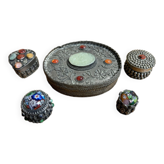 Meeting of 5 oriental Berber boxes in silver and silver metal