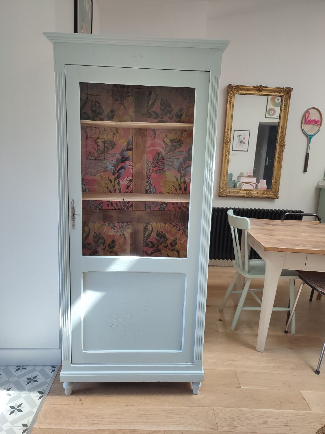 Renovated old showcase