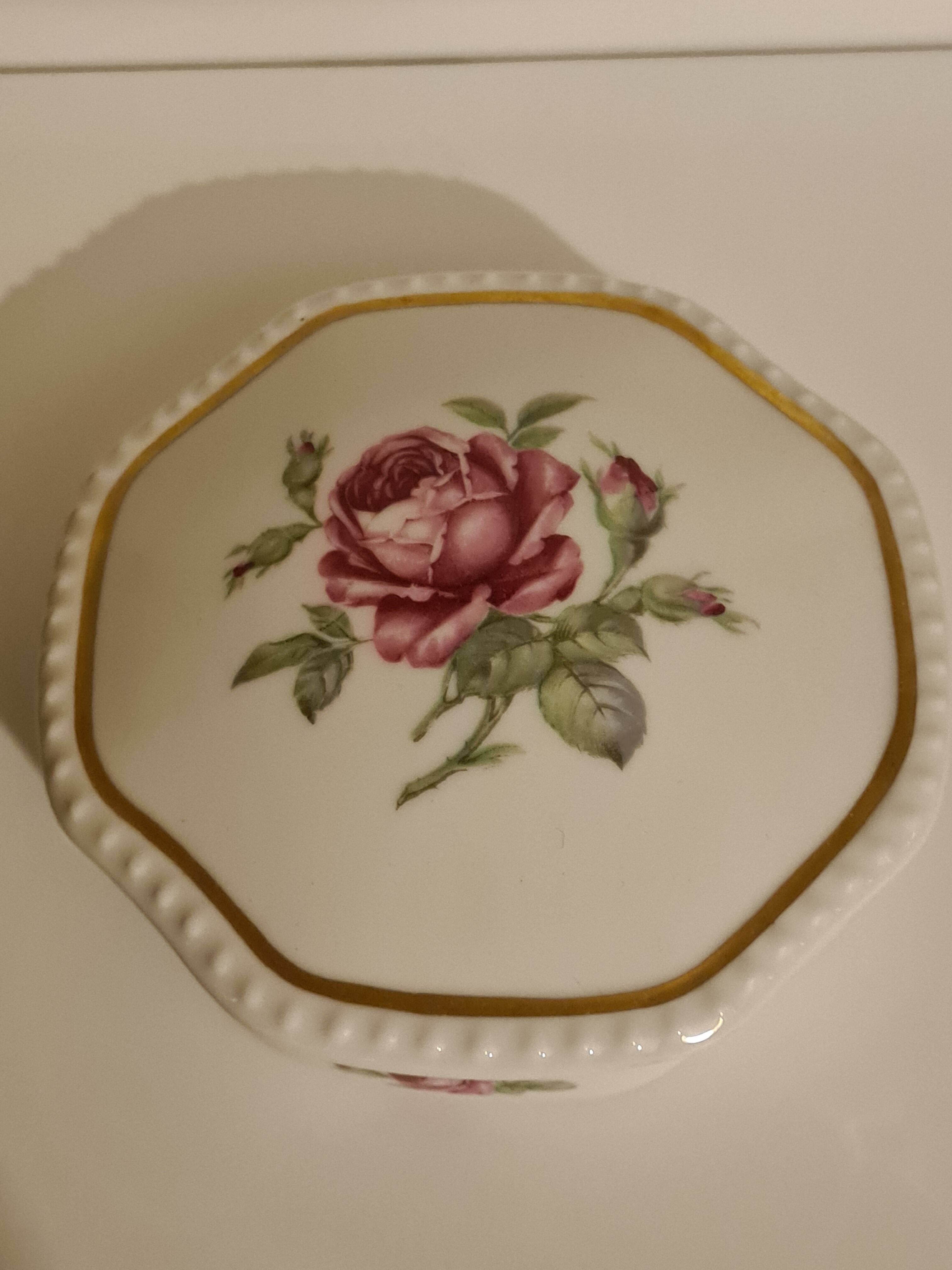 Porcelain box of Limoges RH pink decorations