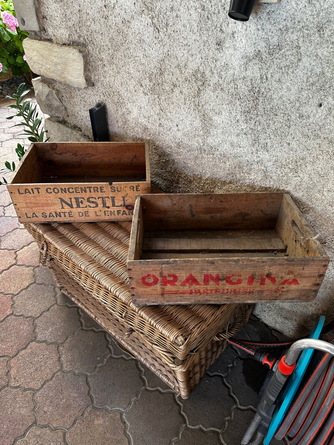 Caisses en bois orangina et nestlé