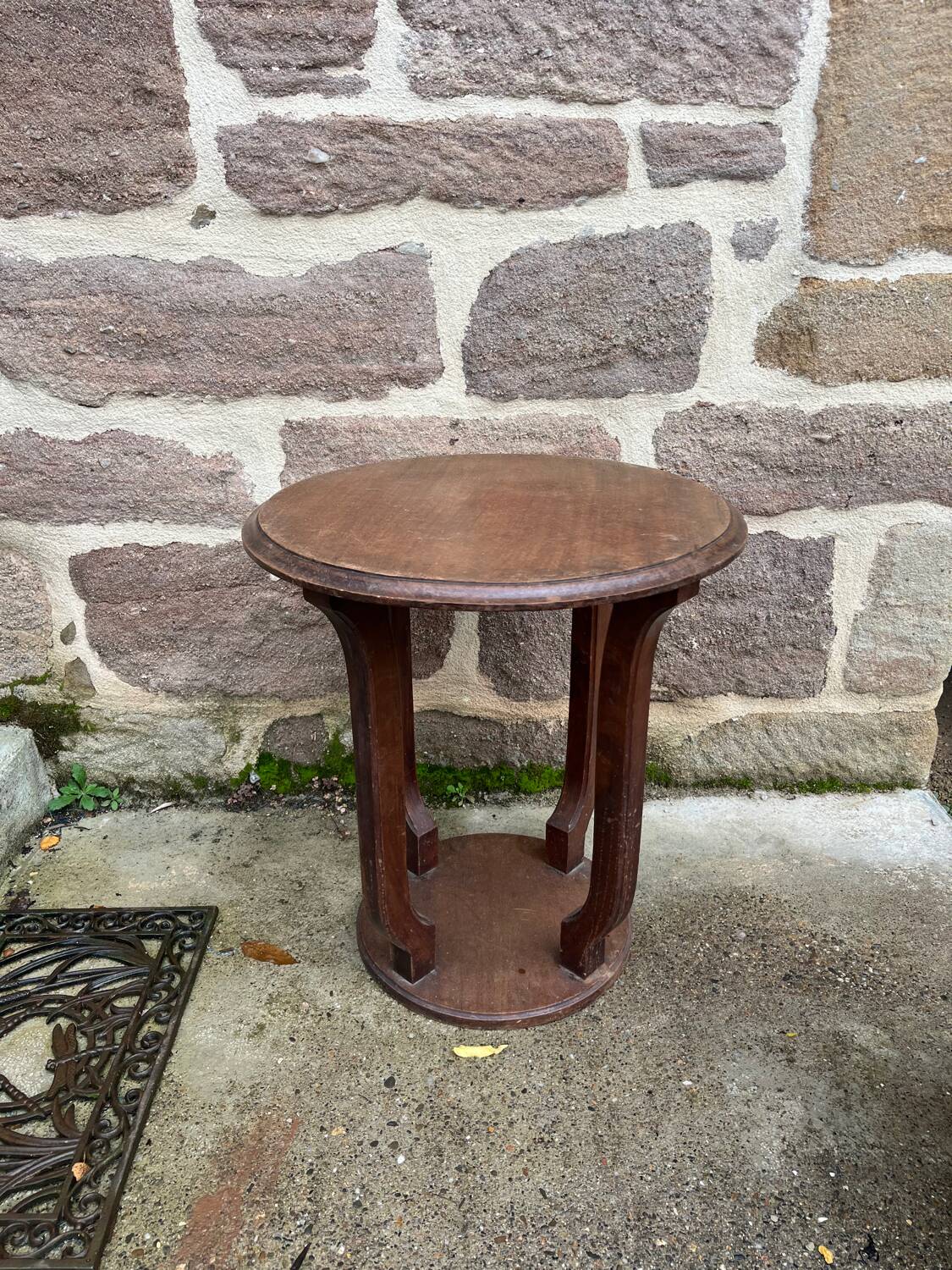 Art deco pedestal table