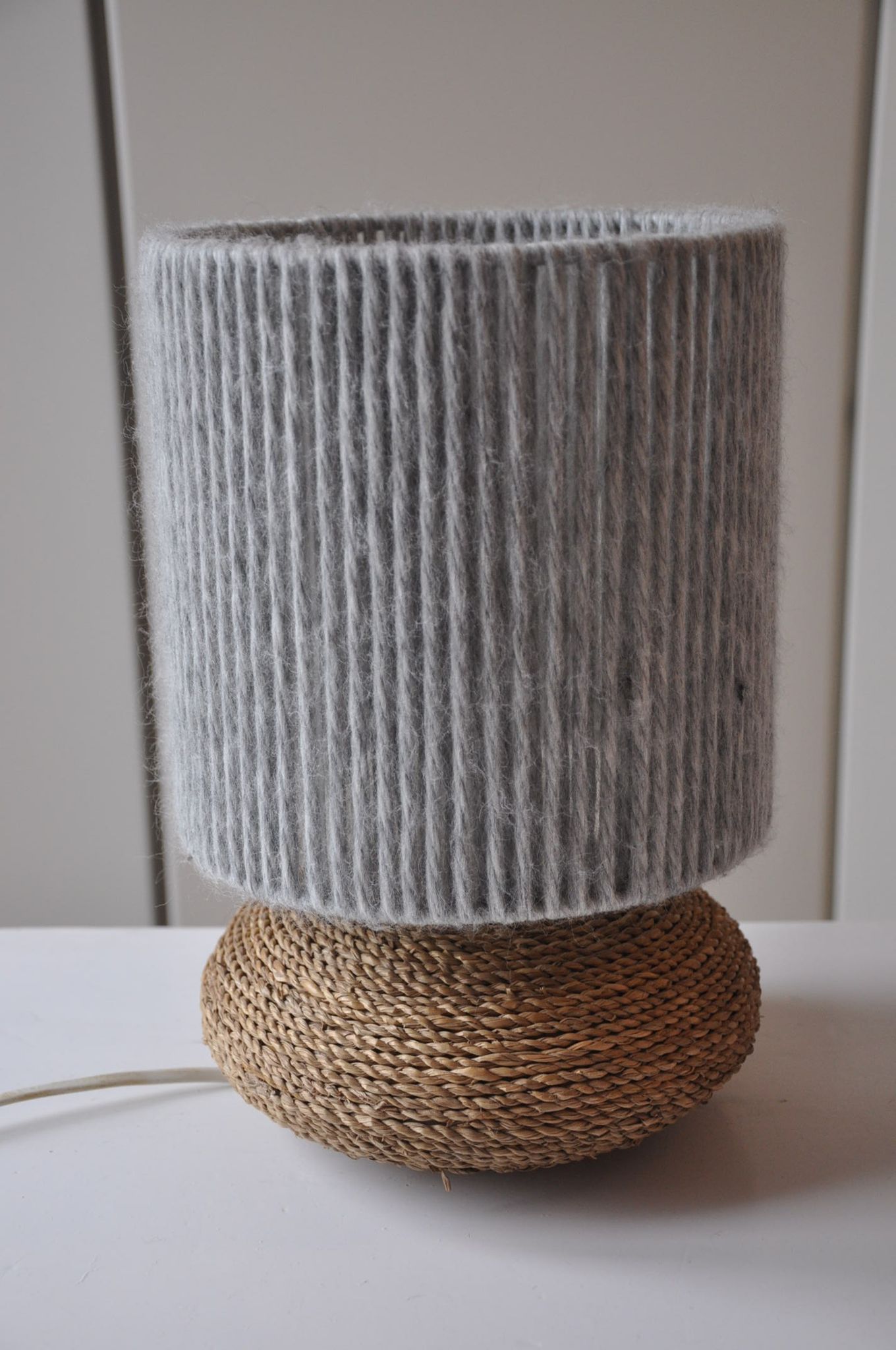 Lampe rafia et laine
