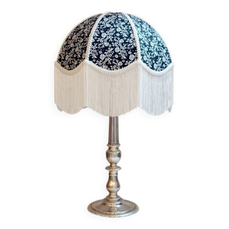 Lampe en bronze argenté avec abat-jour à frange fait main