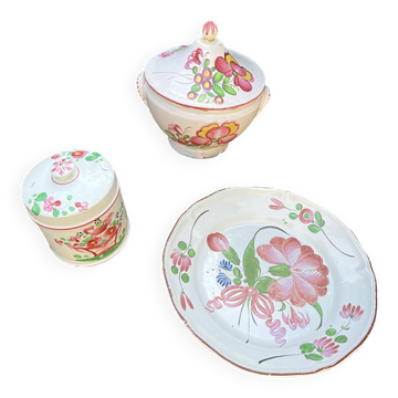 Eastern earthenware with floral decoration featuring flowers and ribbons.