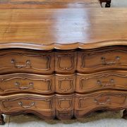 Commode arbalète style louis XV estampillée En merisier massif