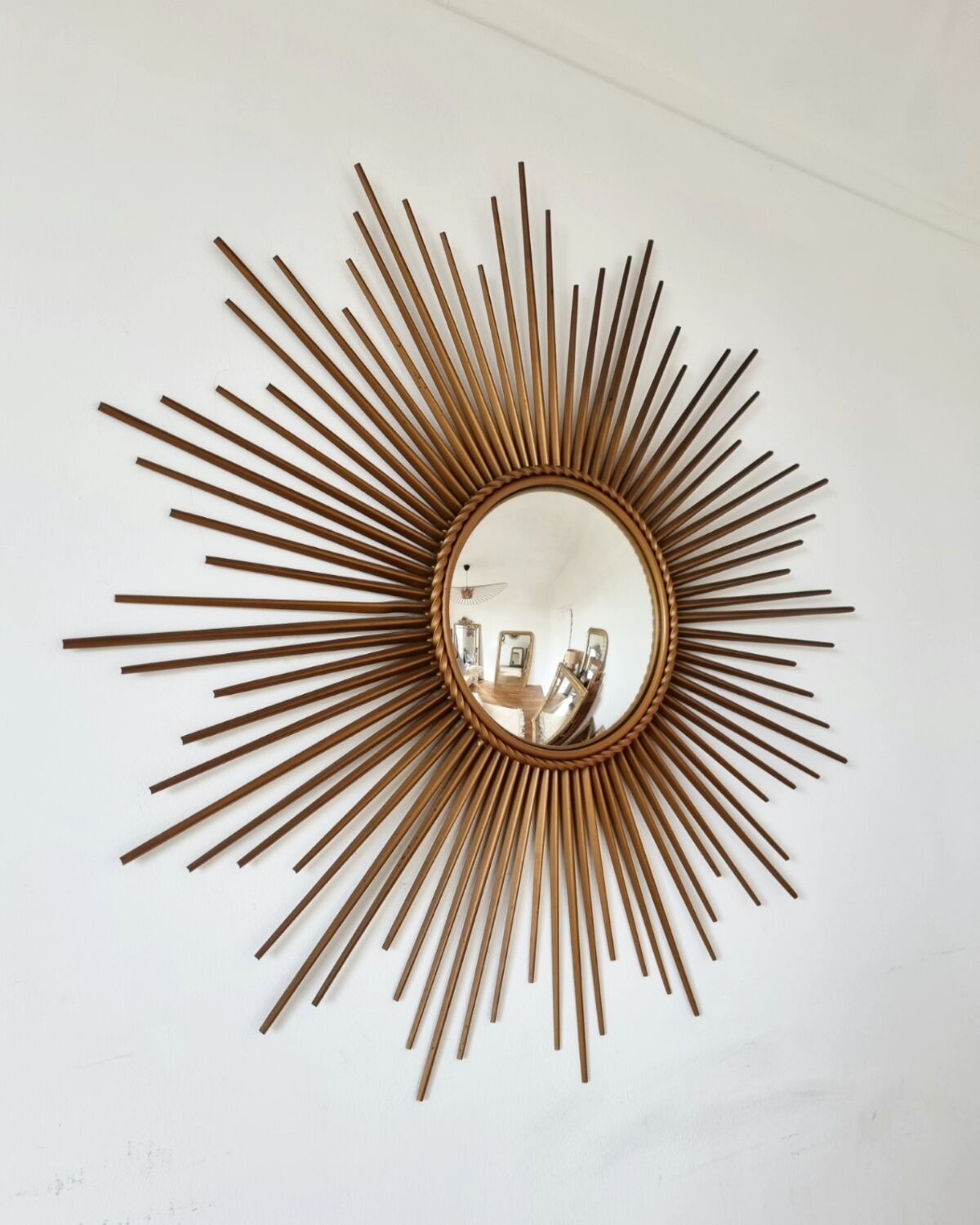 Chaty Vallauris sun mirror