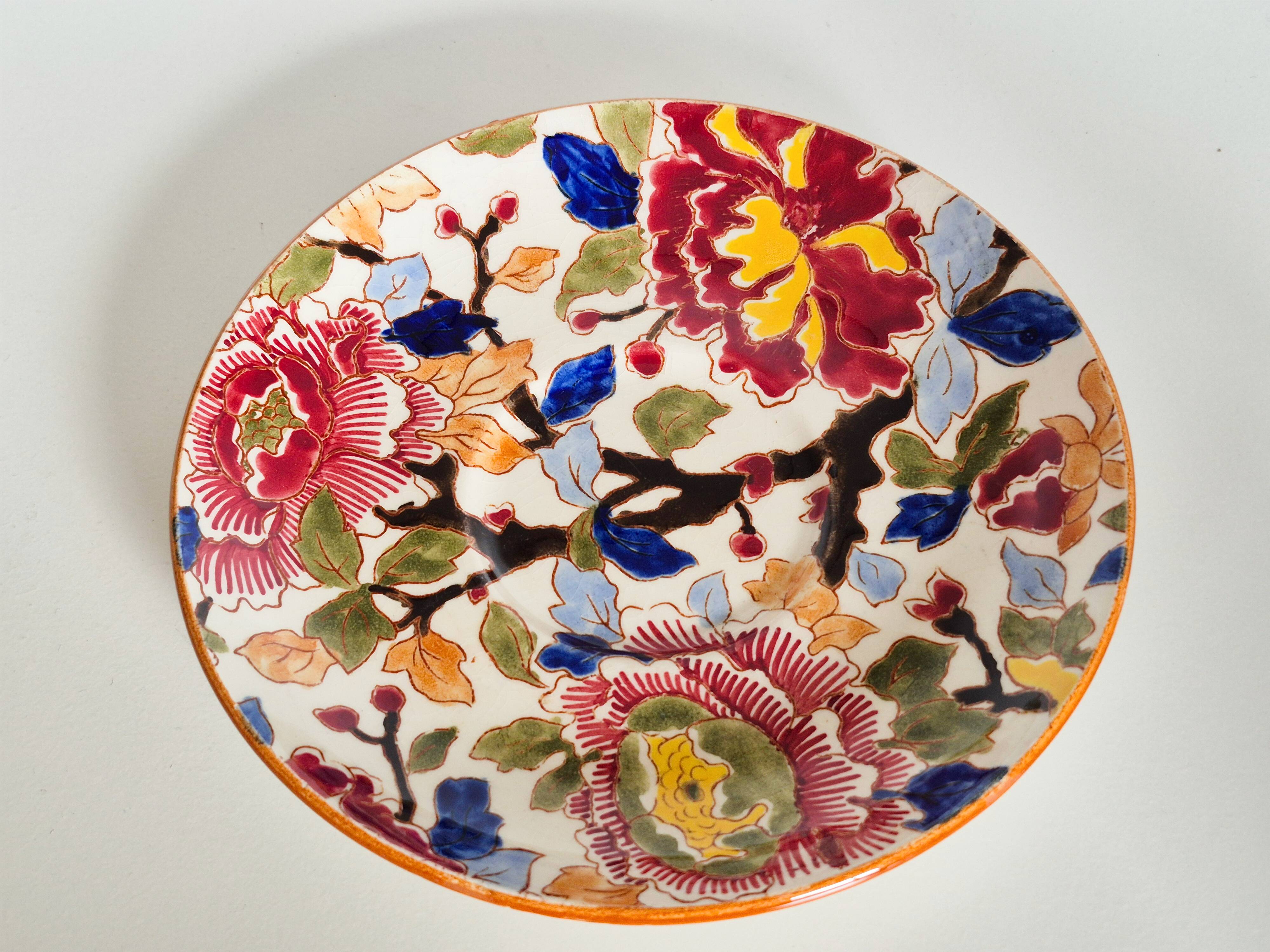 Cups (3) and saucers (6) for coffee in Gien earthenware, "Peonies" pattern.