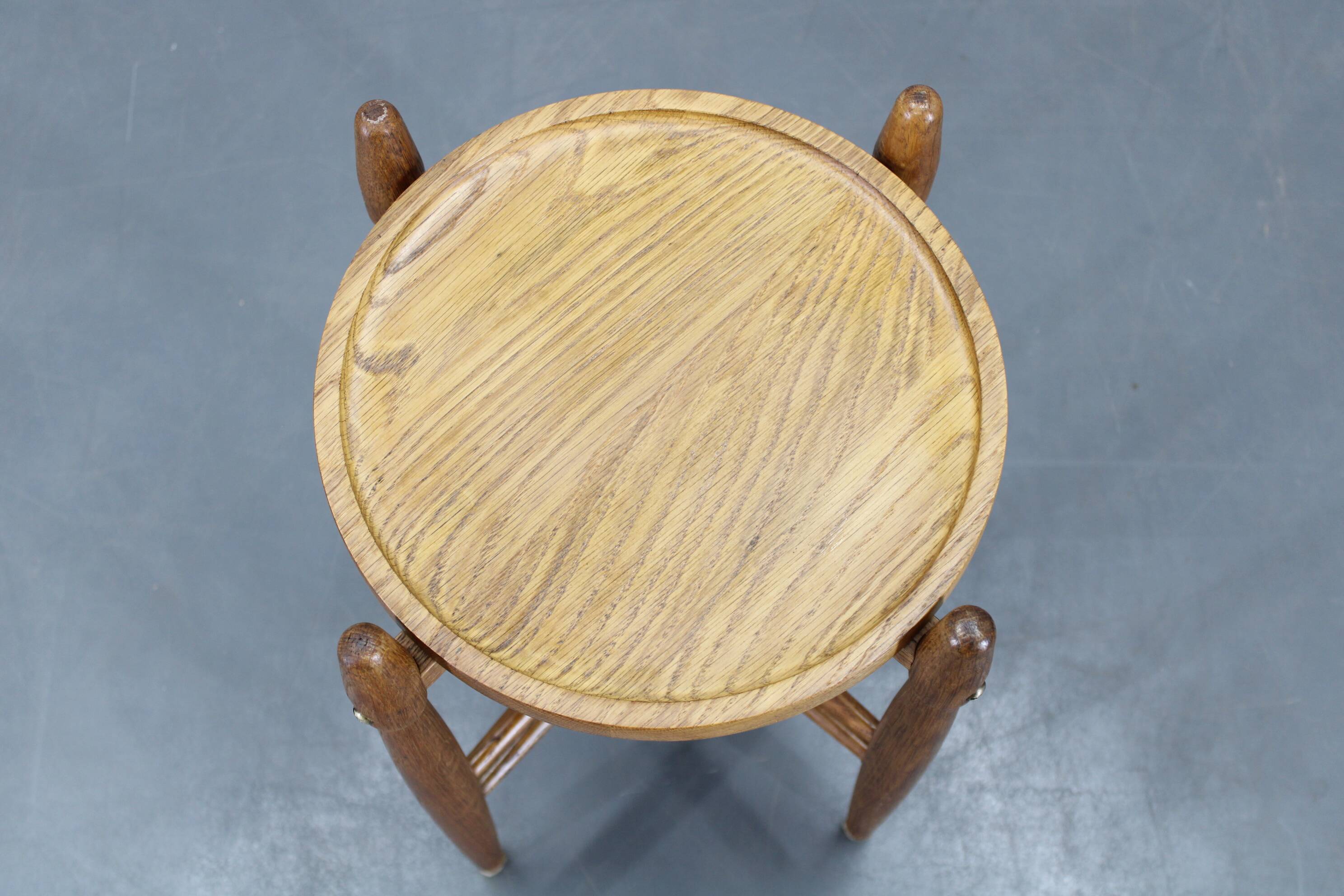 Table d'appoint danoise en chêne massif des années 1960 par Arne Basse pour Knabstrup