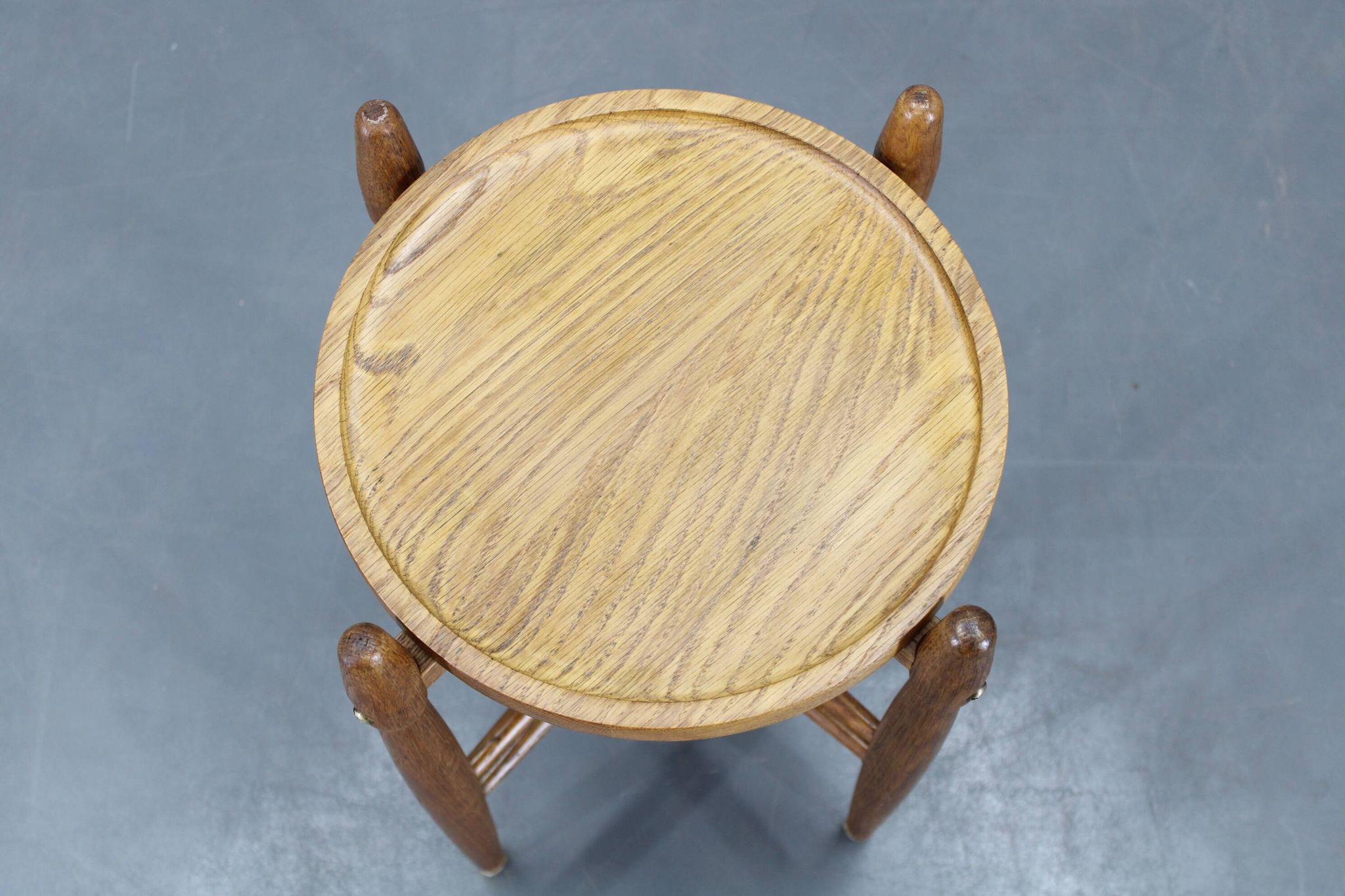 Table d'appoint danoise en chêne massif des années 1960 par Arne Basse pour Knabstrup