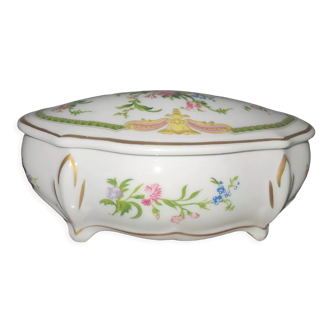 Boîte ovale en porcelaine de Limoges Atelier du Tabalou à décor de fleurs