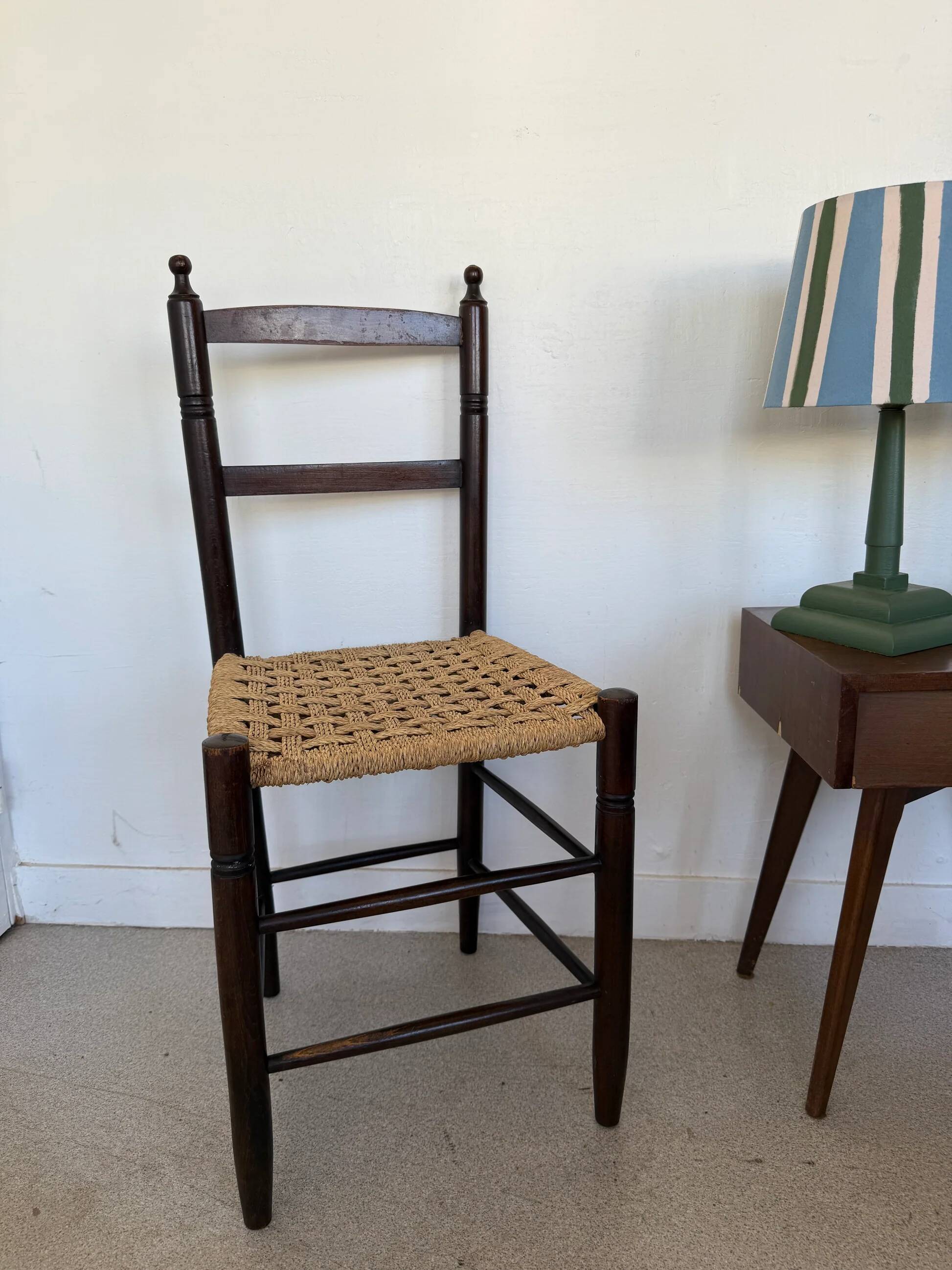 Chaise vintage en bois et paille tressée