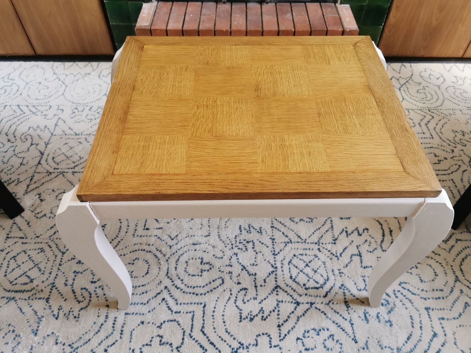 Table basse art déco relookée, pieds galbés