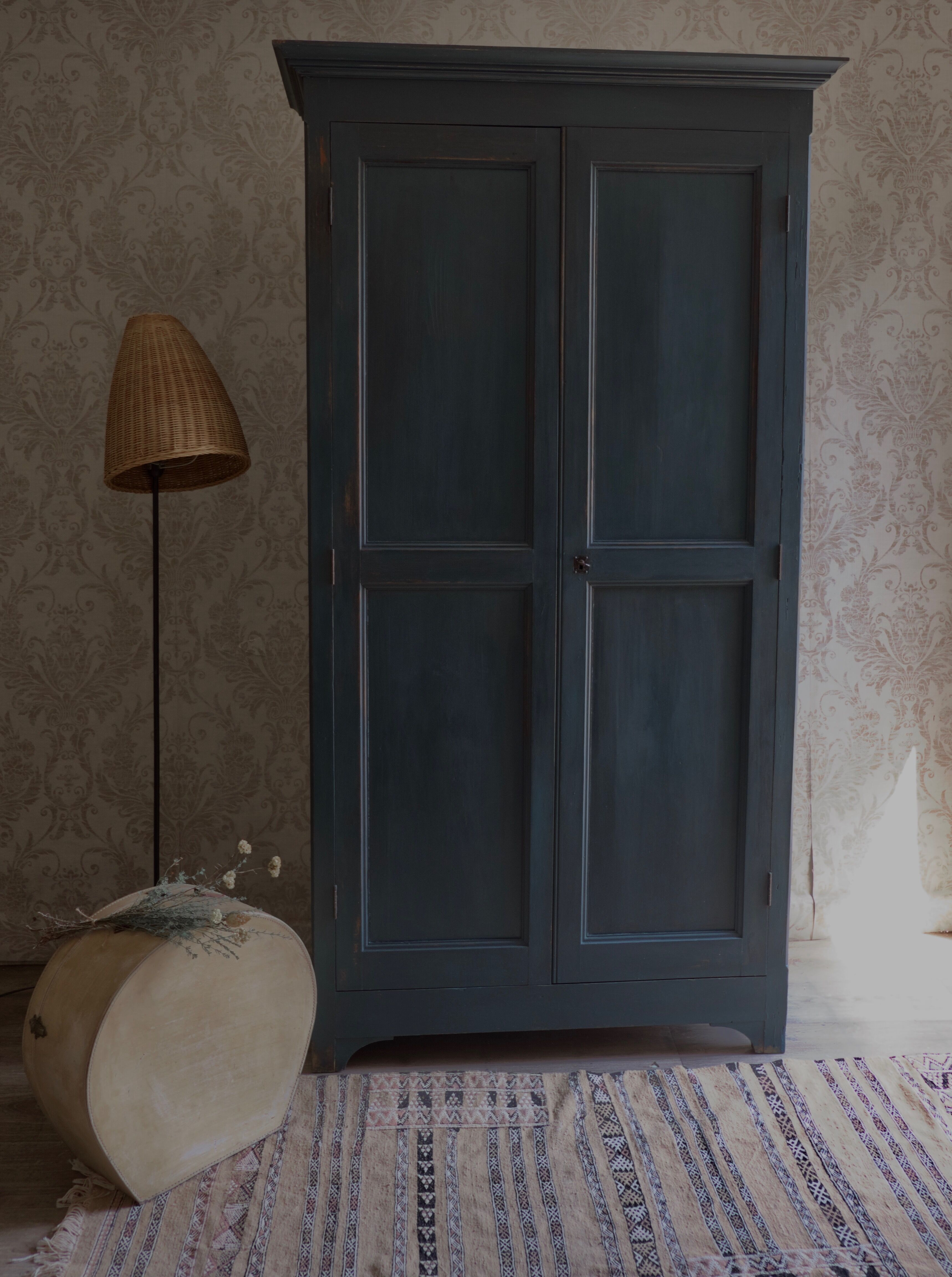 Blue night wardrobe
