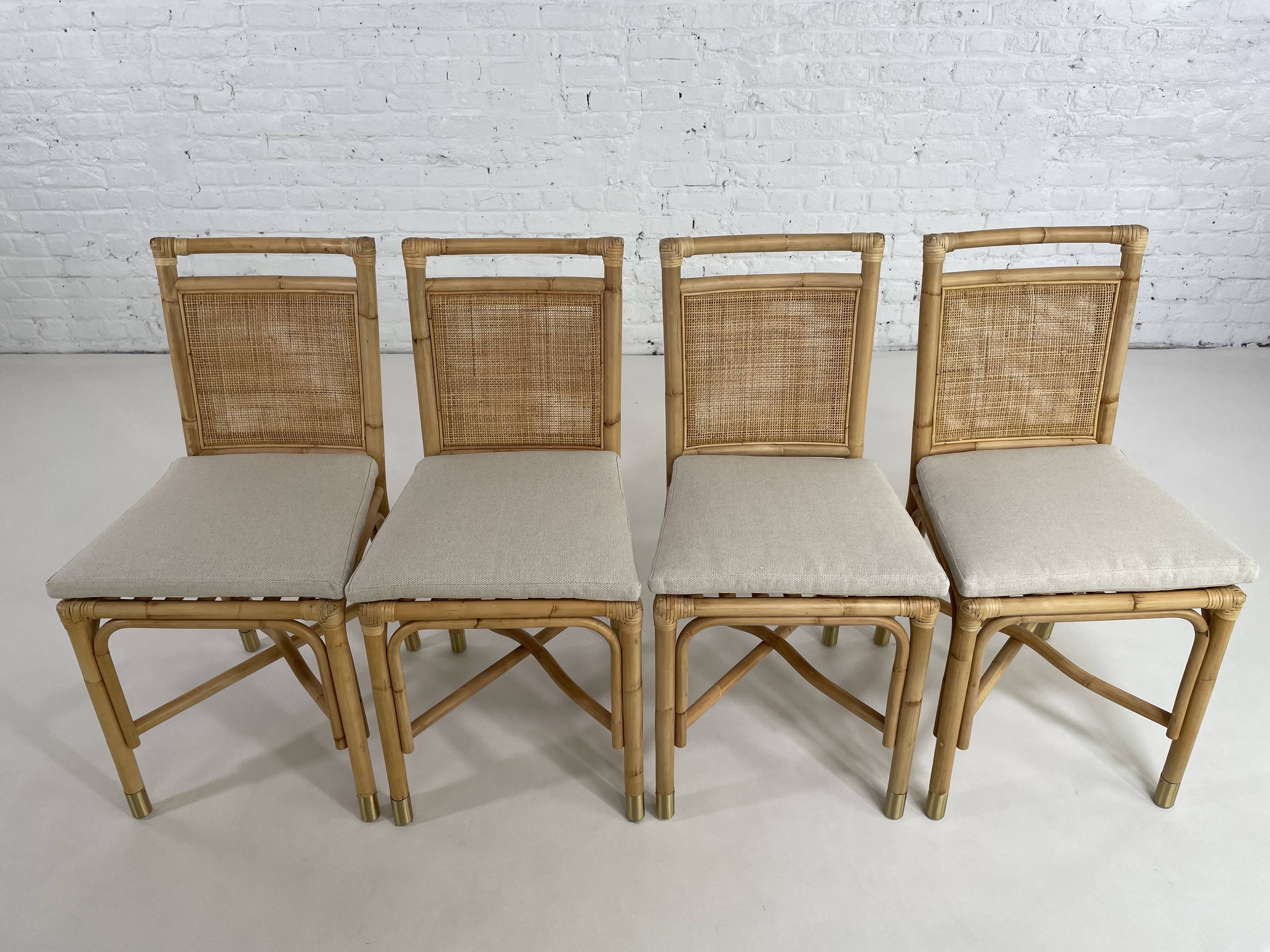 Suite de 4 chaises en rotin cannage et laiton