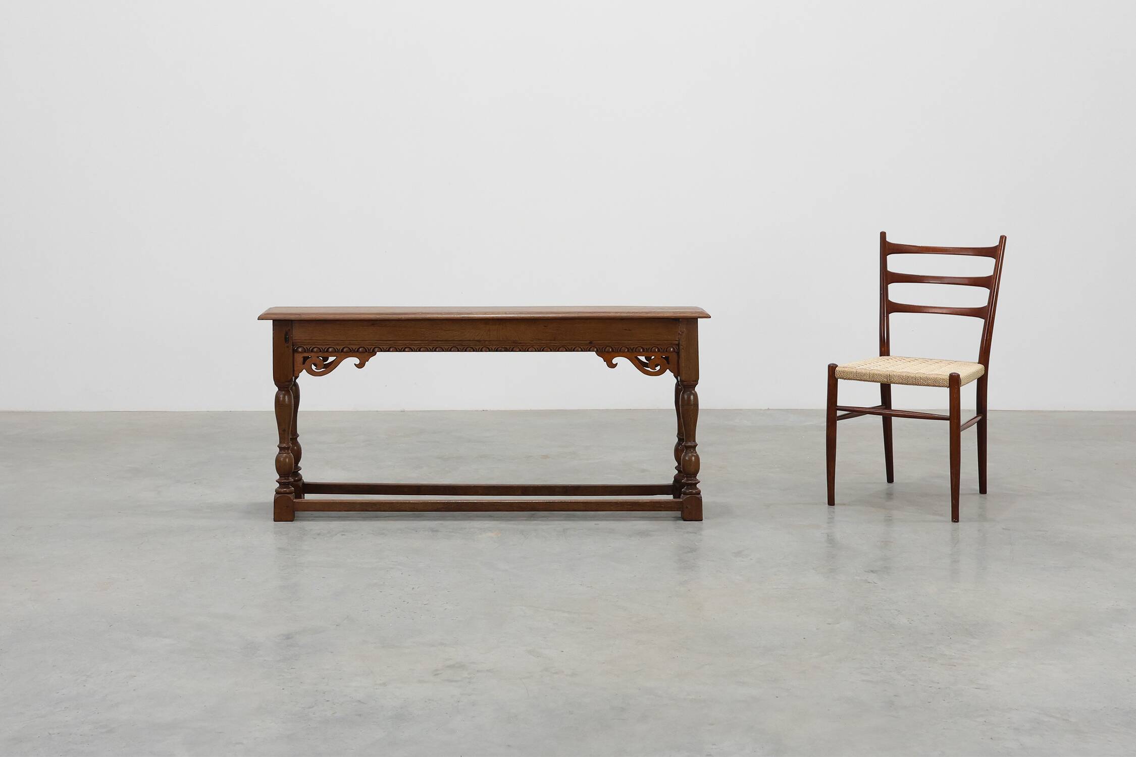 Banc en chêne sculpté jacobéen du XVIIe siècle, Royaume-Uni