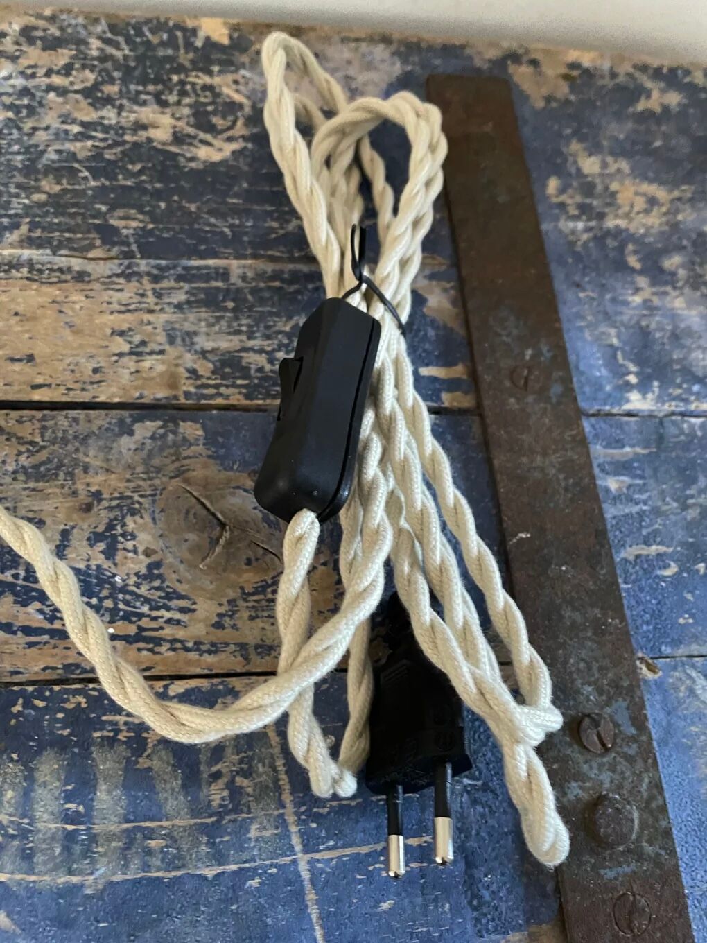 Amber bubble globe table lamp