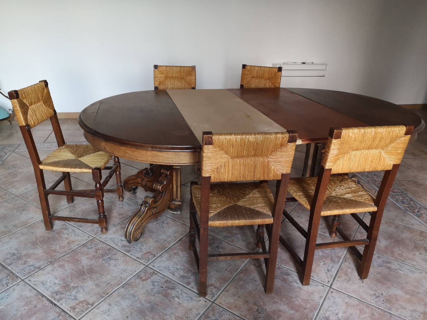 Set of 5 straw chairs