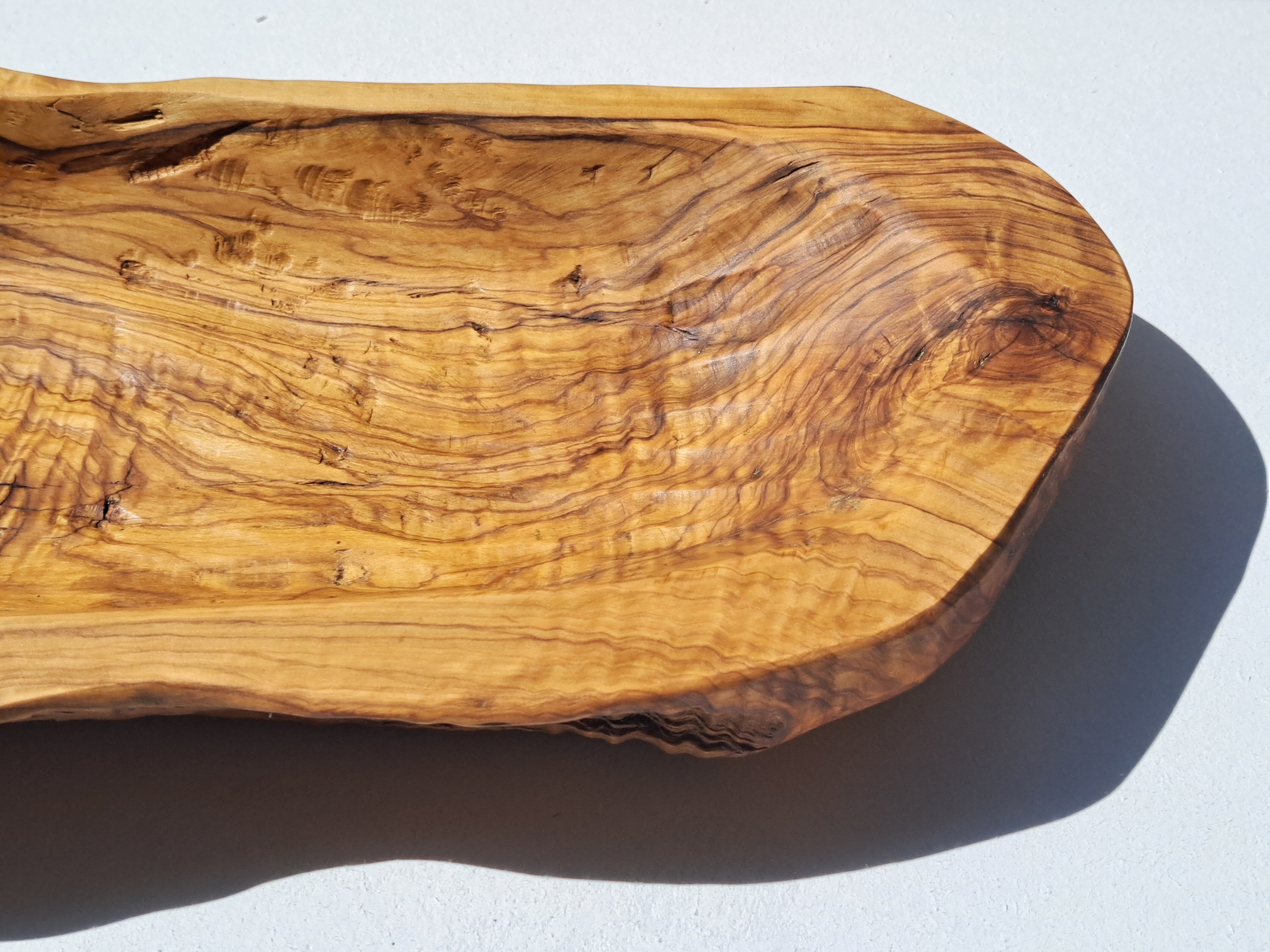 Brutalist dish in olive wood 1970