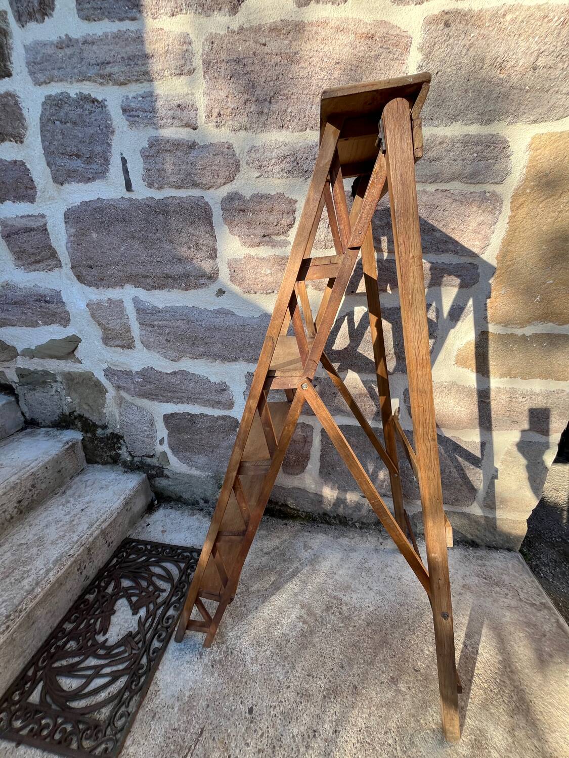Painter's stepladder