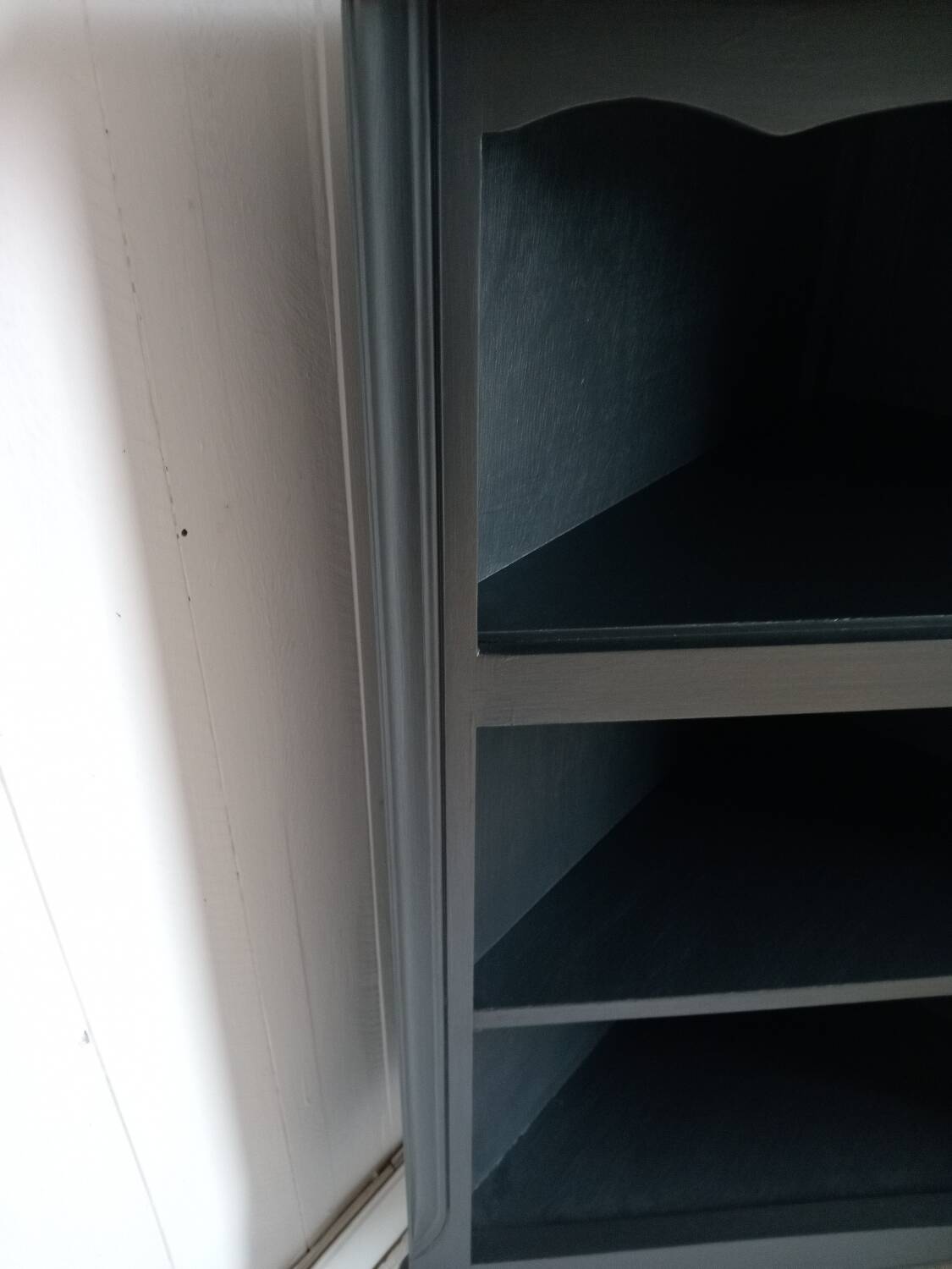 Corner cabinet