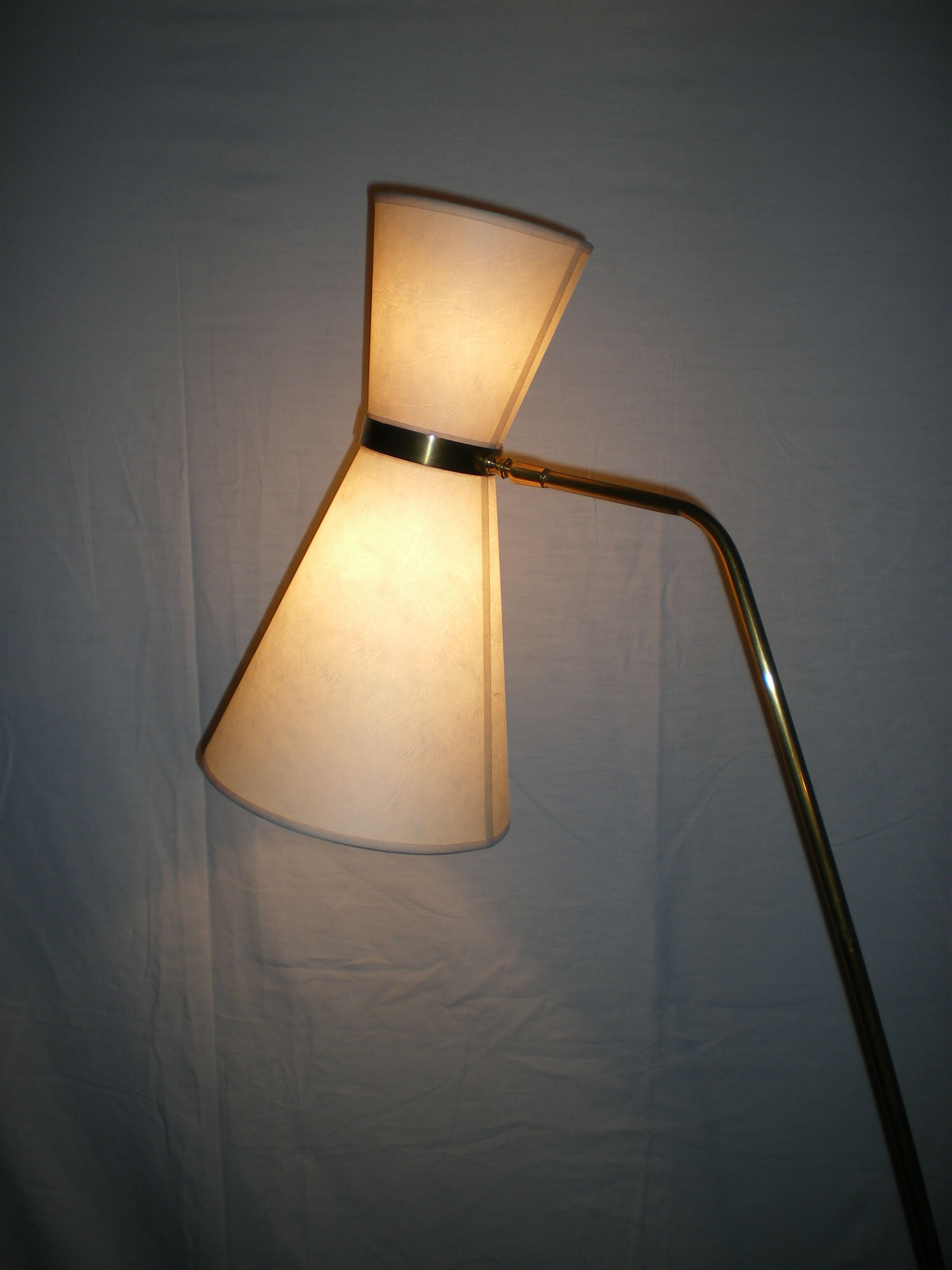 1950s swinging lamppost