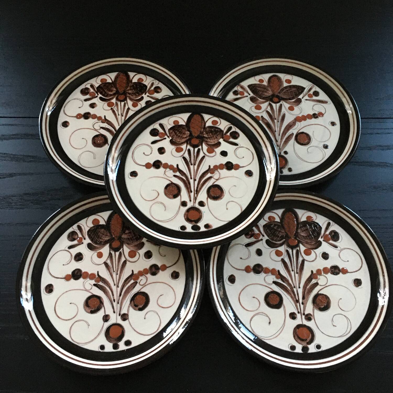 Serie de 5 assiettes signées