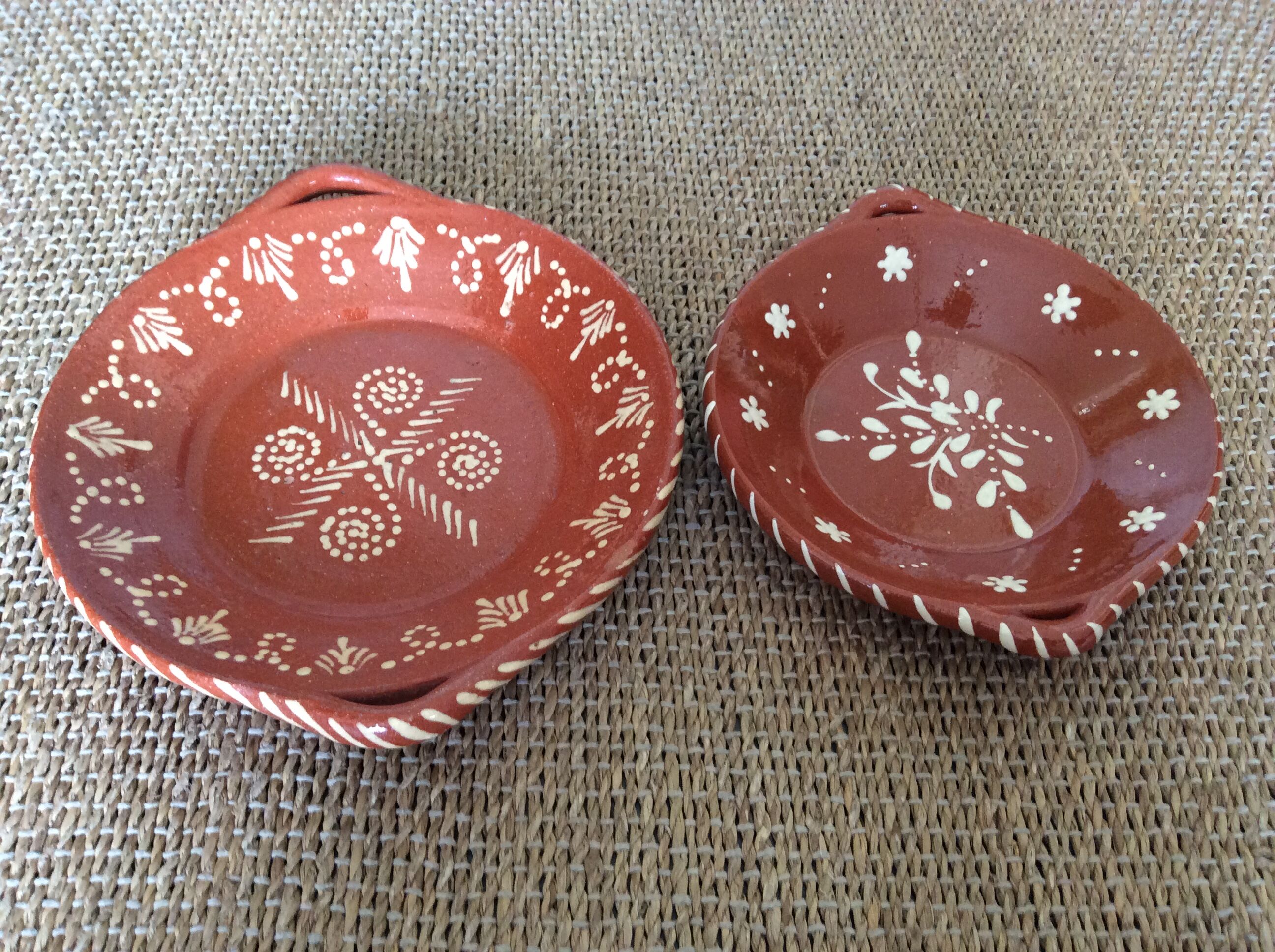2 terracotta plates
