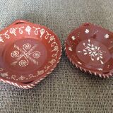 2 terracotta plates