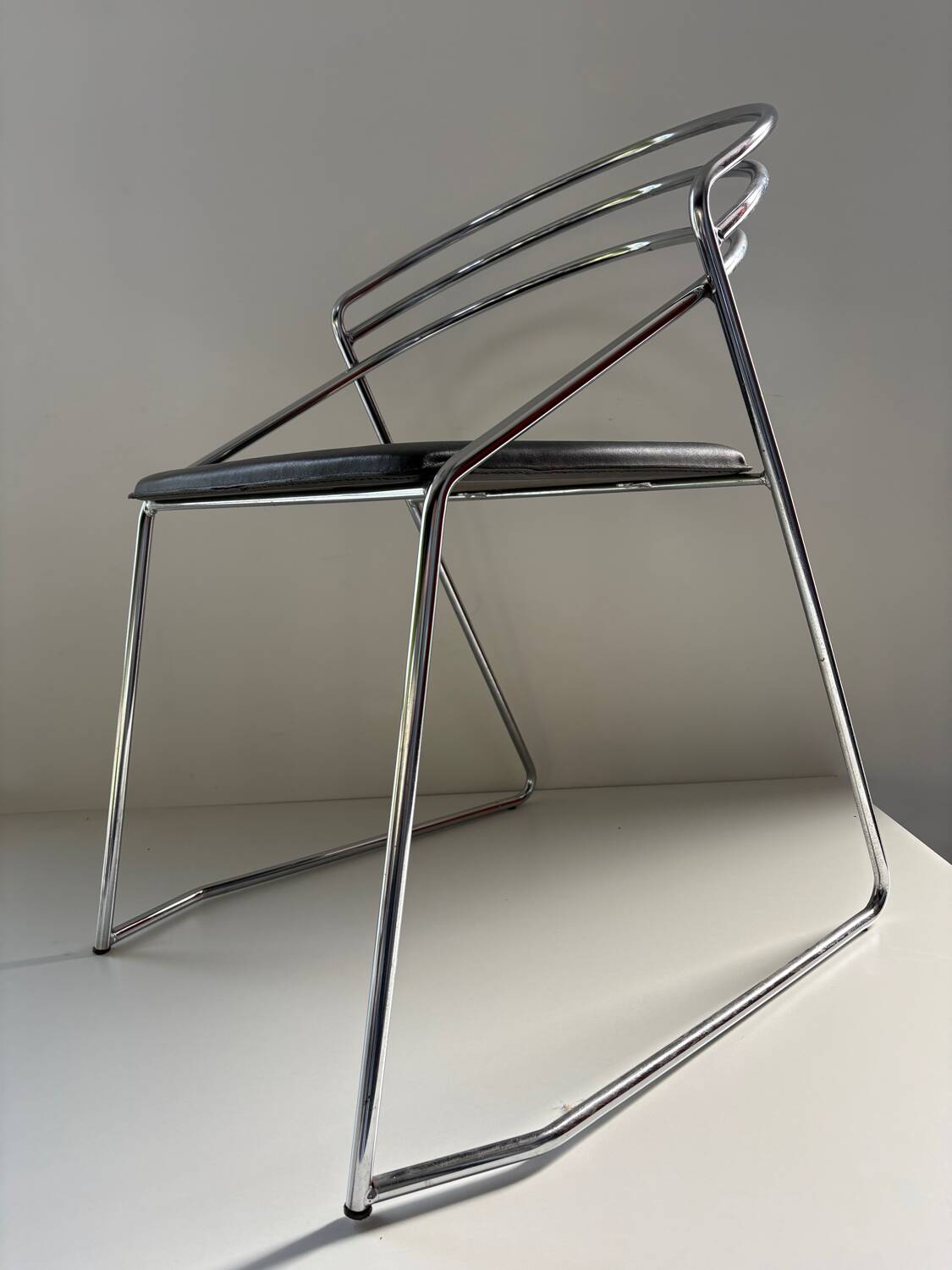 6 chaises années 80 design Italien