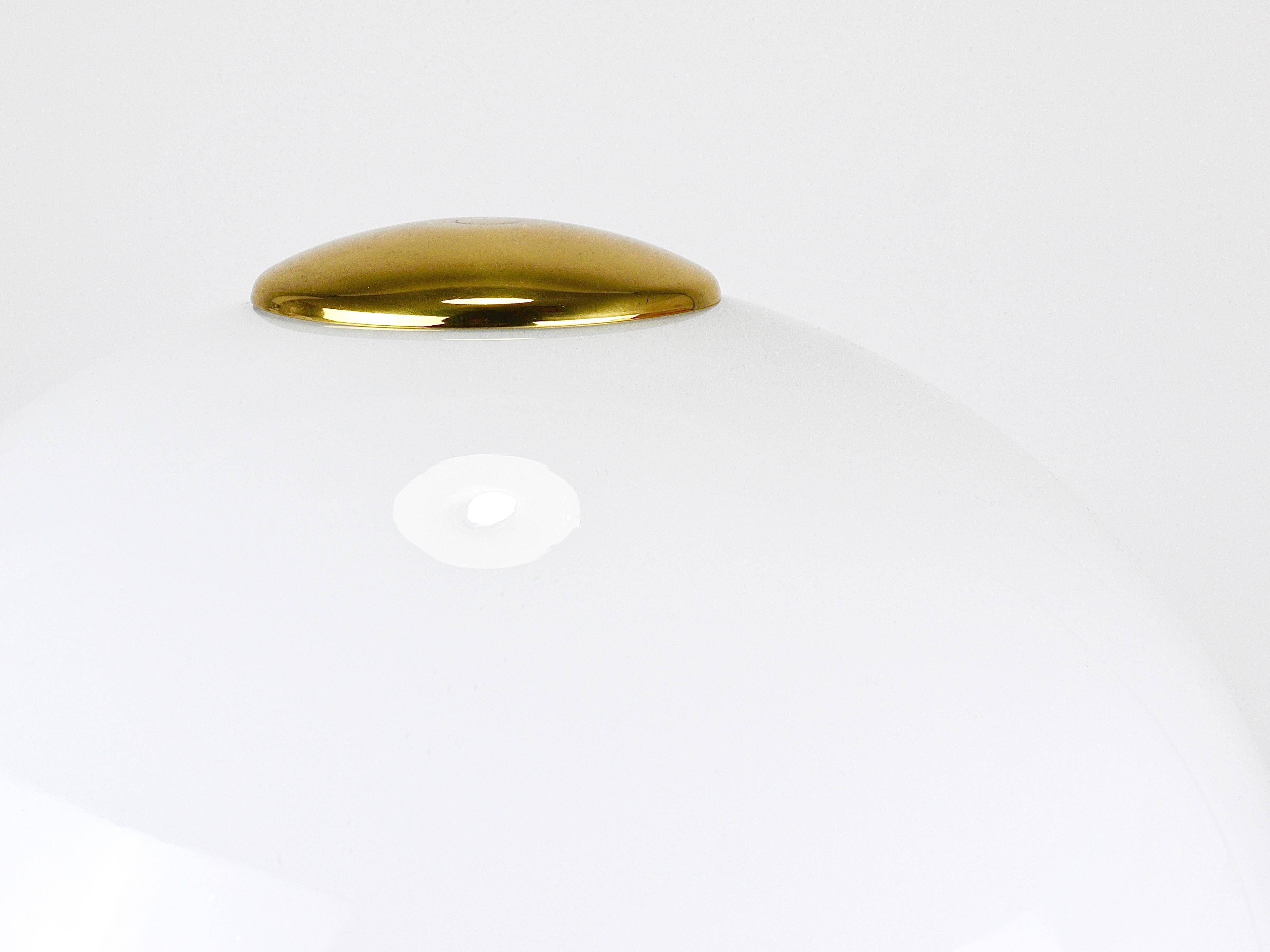 F. Fabbian Mushroom Table Lamp in White and Gold Murano Glass, Italy, 1970s