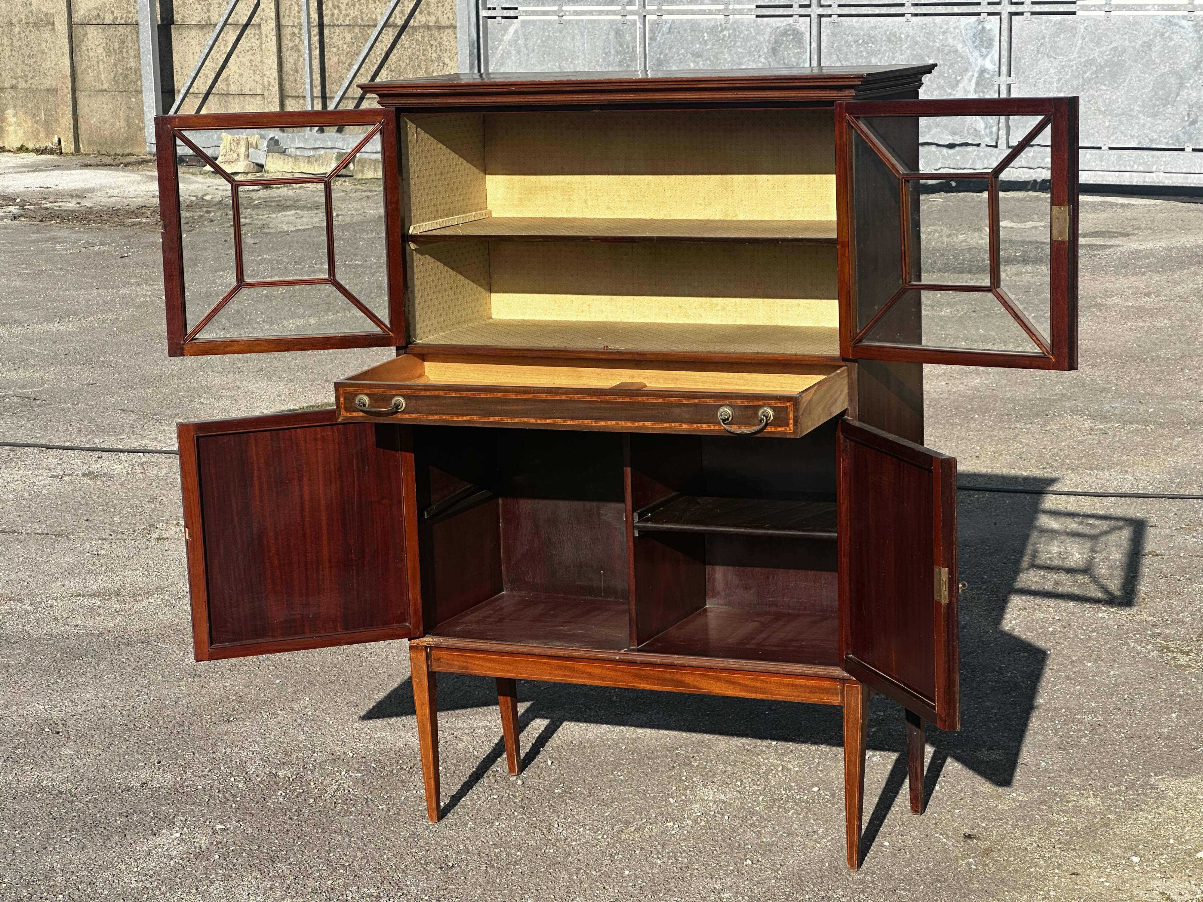 Vitrine buffet en acajou début XX e - Royaume Uni