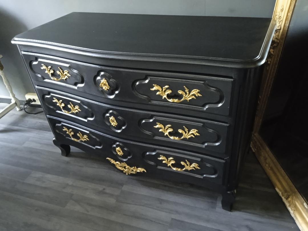 Louis XV style curved chest of drawers