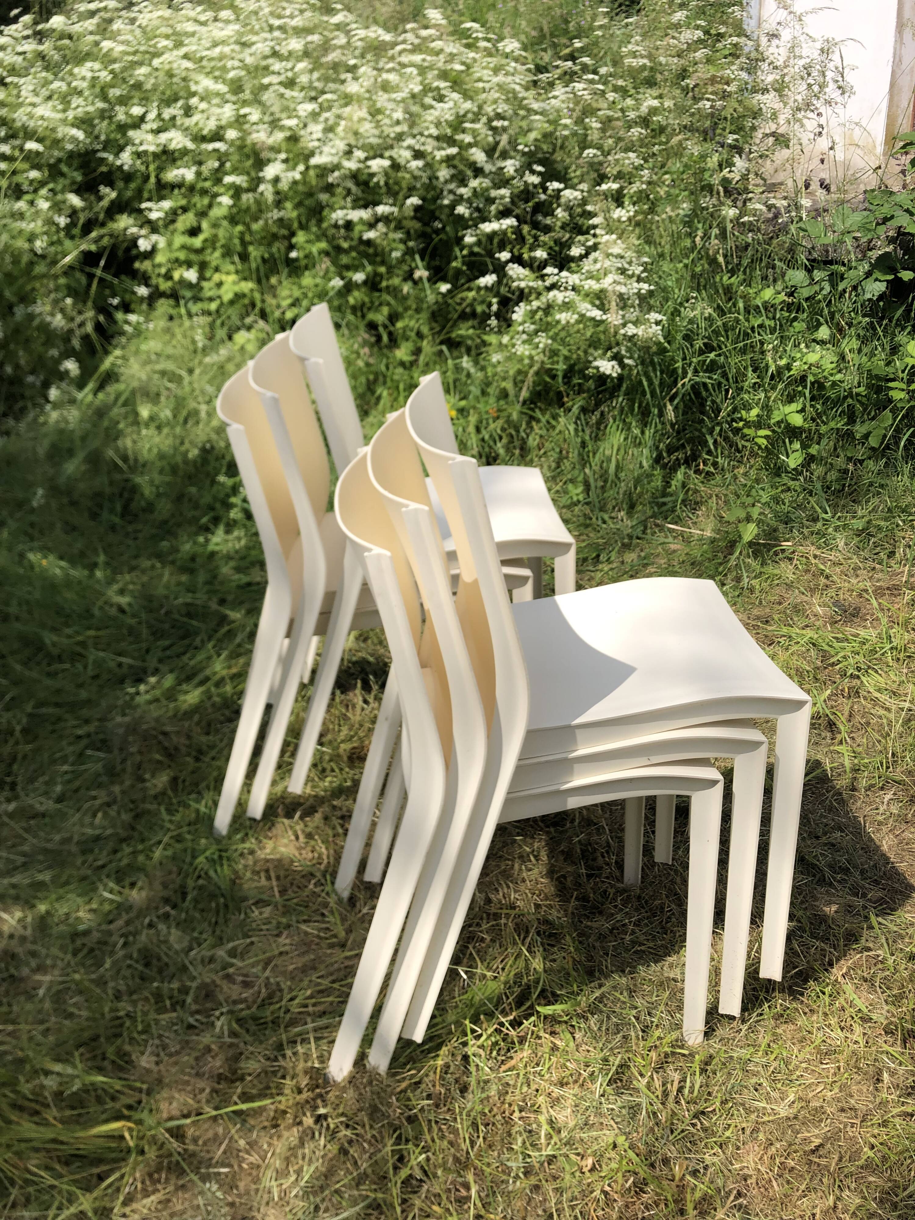 Chaises blanches Slick Slick Philippe Starck XO Design années 80