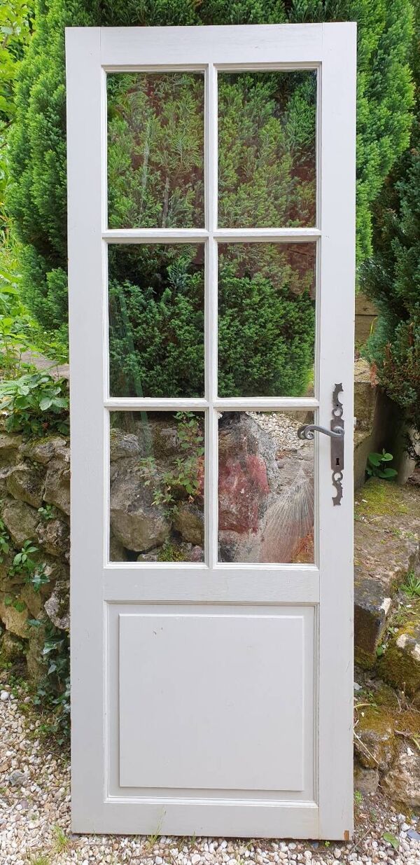 Porte ancienne  en bois à petits carreaux