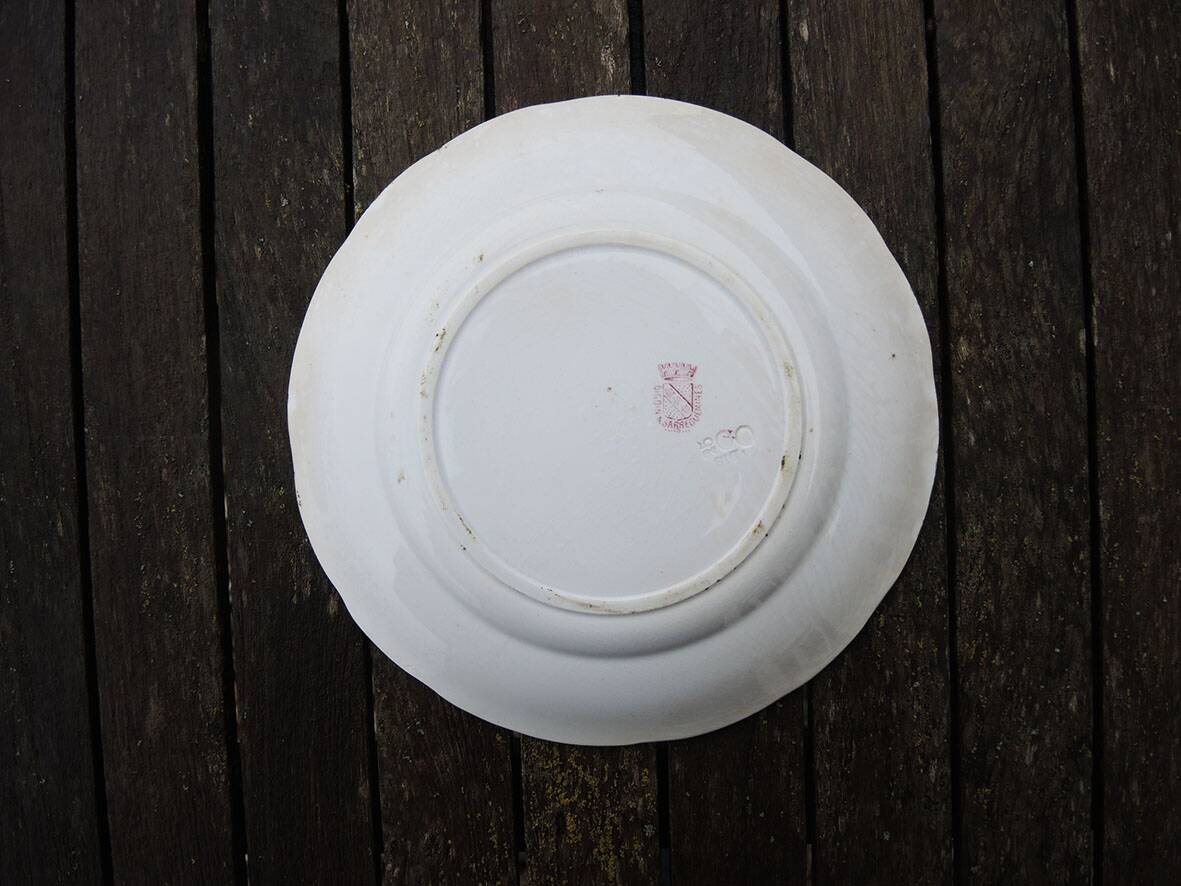 12 old talking plates from Sarreguemines – Discoverers & Inventors