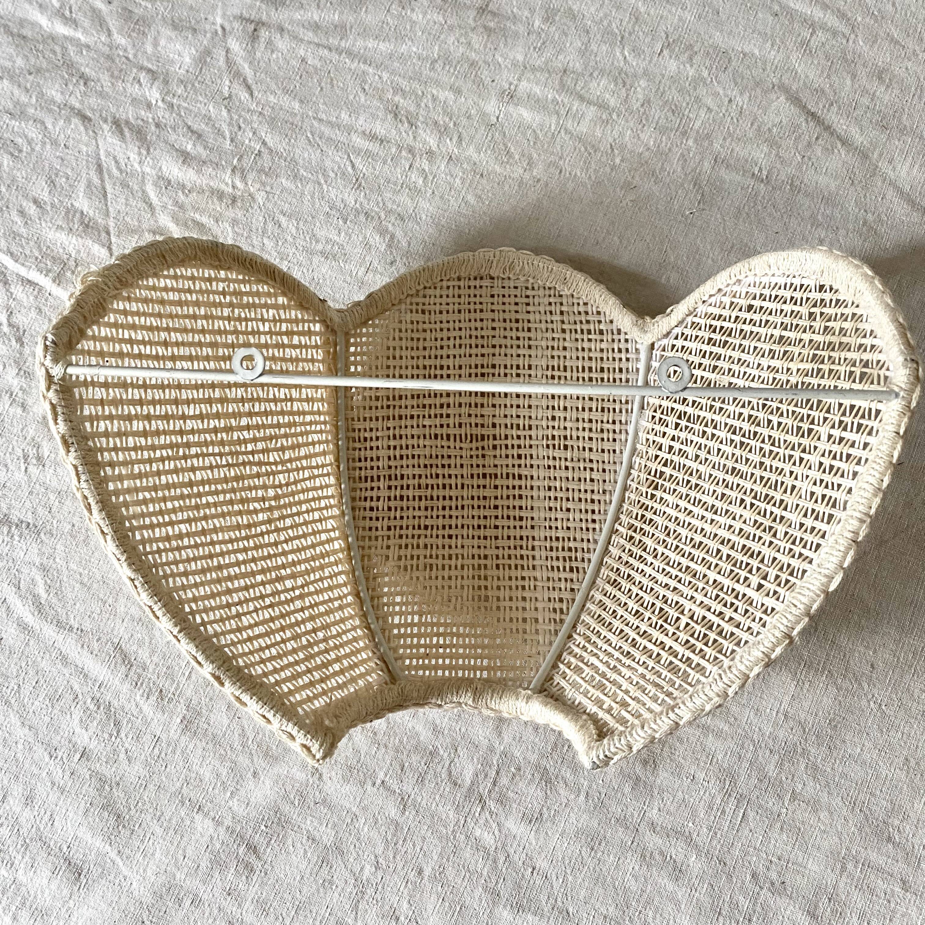 Wall lampshade in natural fiber canework